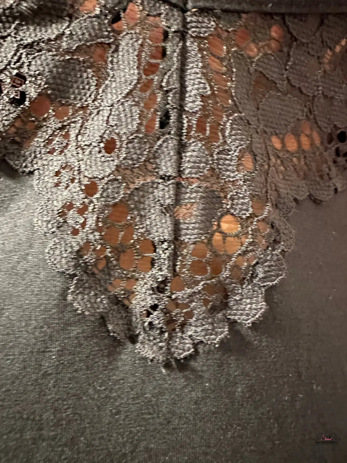 Luxusní látka s otvorem z Noční Košile Dream Angels od Victoria’s Secret