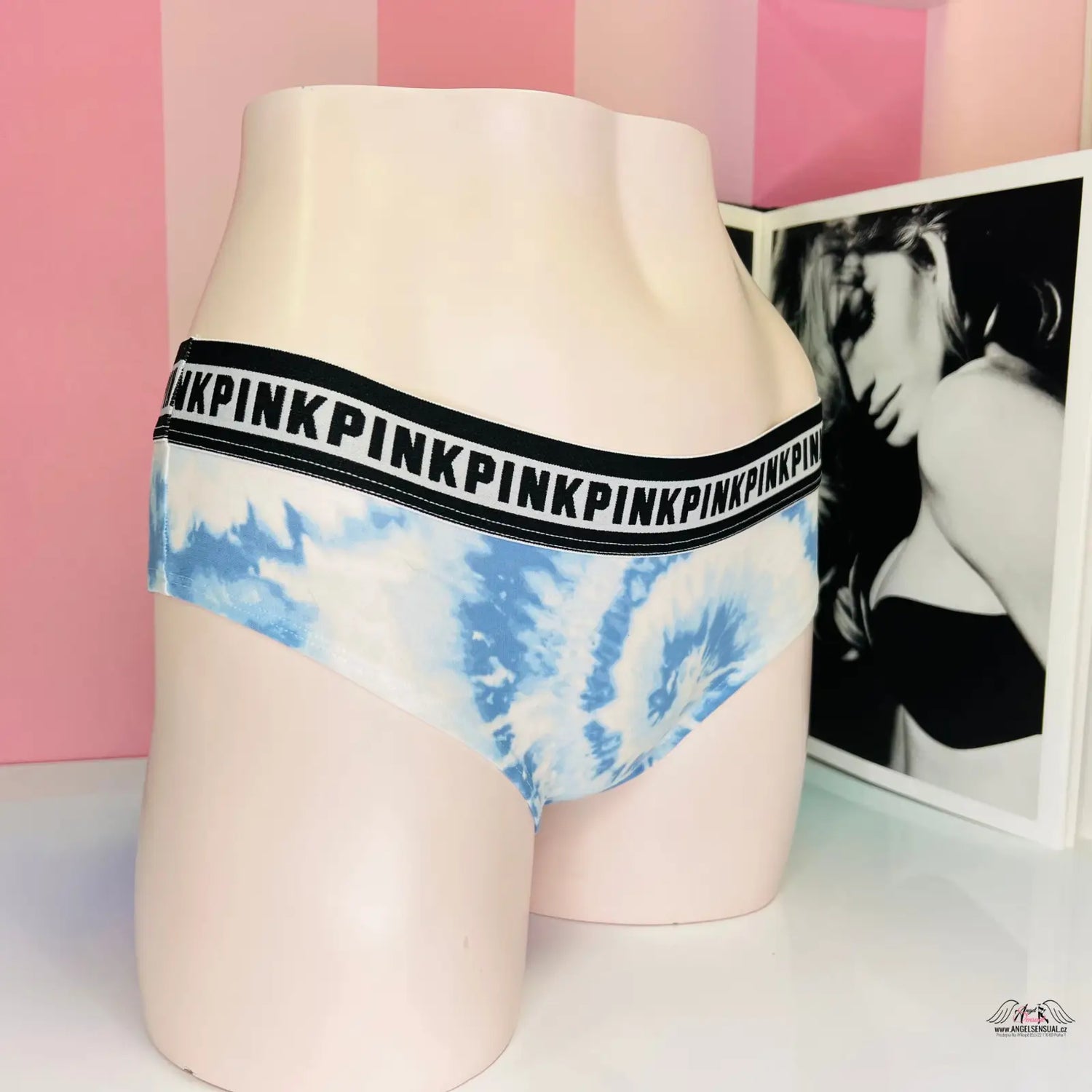 Manekýn s tie-dye kalhotkami PINK s elastickým pasem, ideální pro vzory a lingerie
