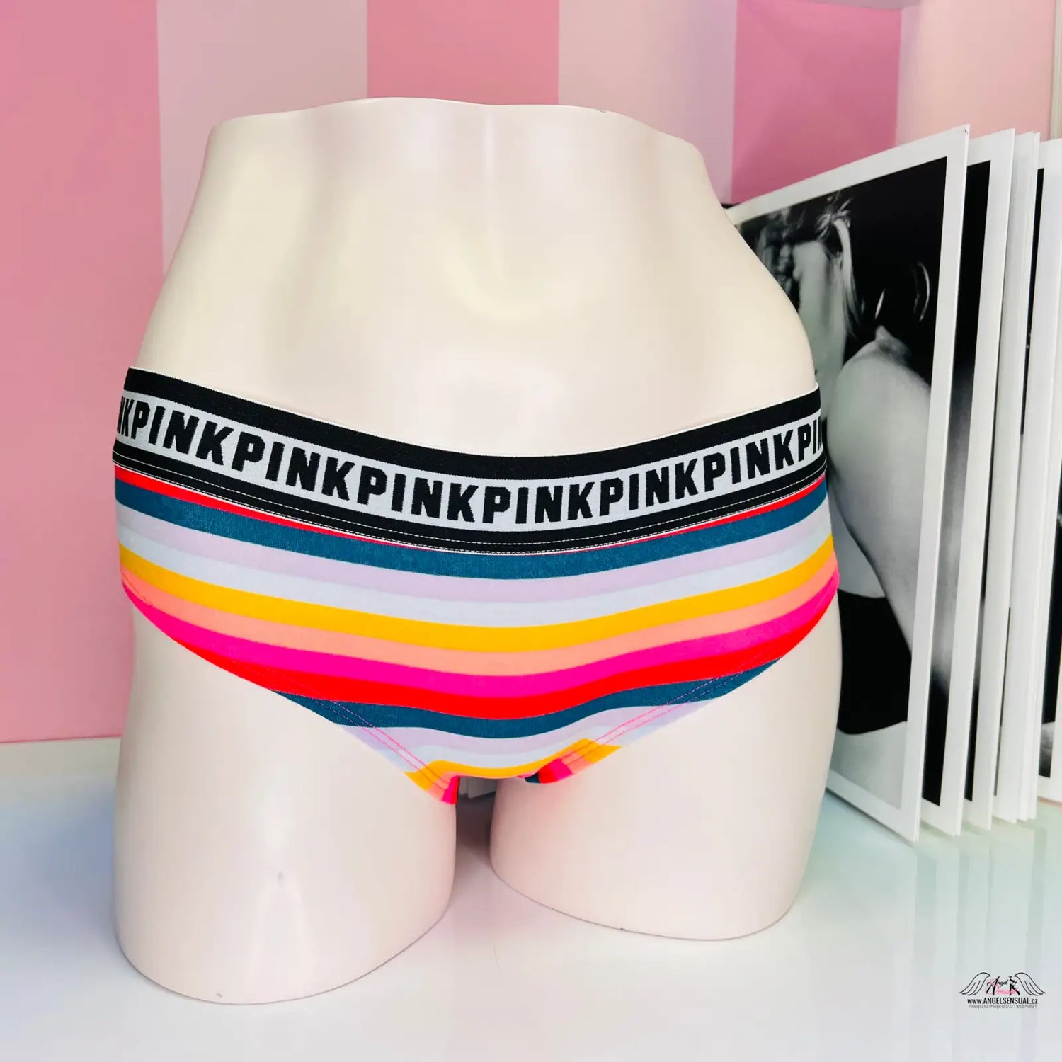 Barevné pruhované spodní prádlo s nápisem PINK, vzory, apparel & accessories, lingerie