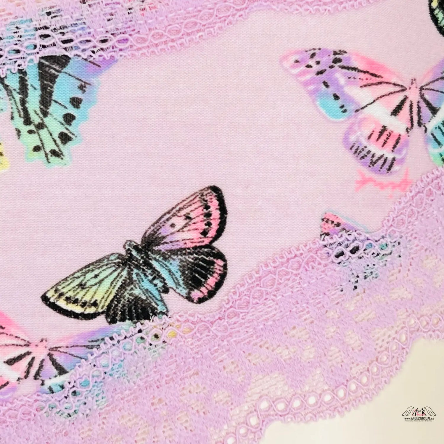 Bavlněné kalhotky lemované jemnou krajkou s motýlími vzory a krajkovým lemem