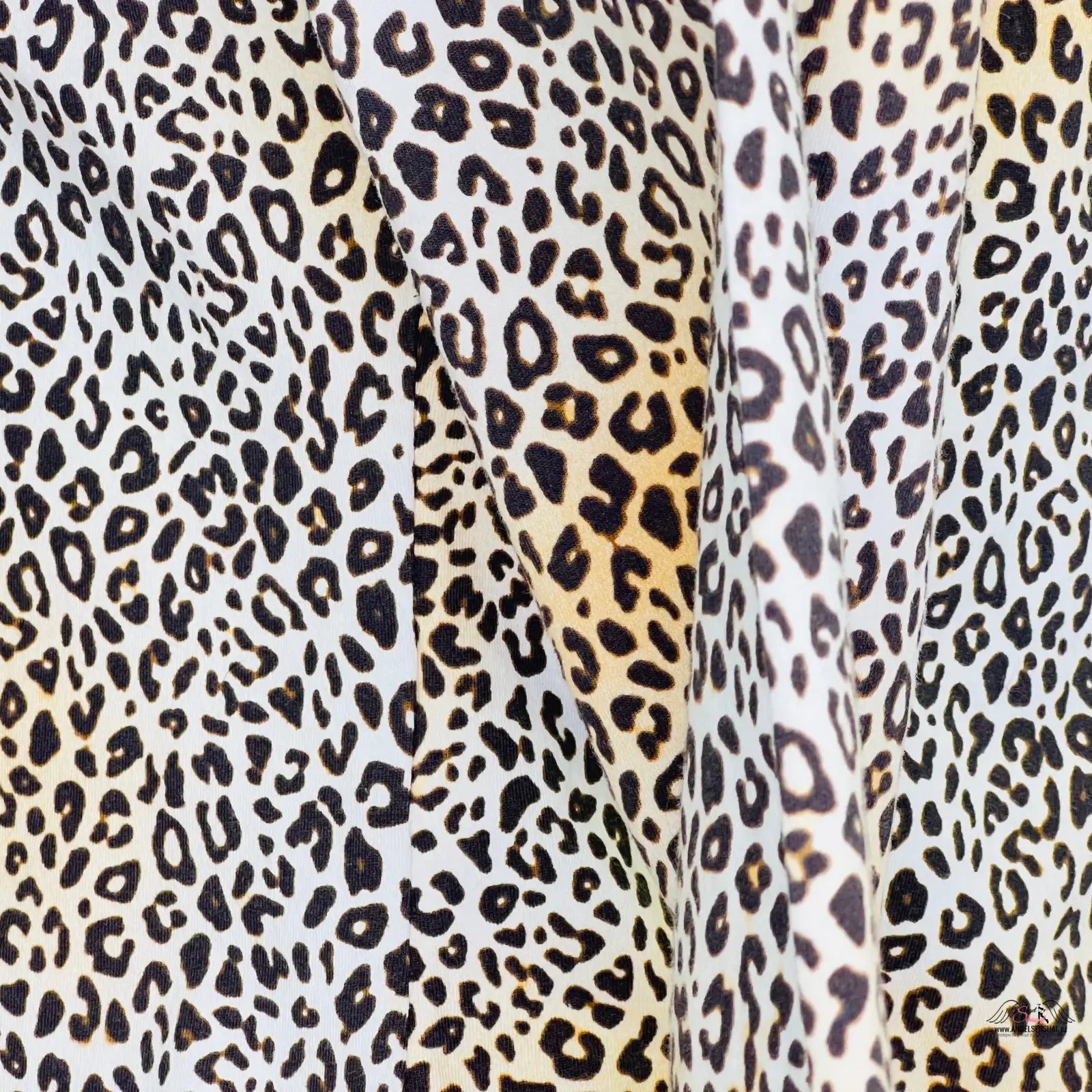 Leopardí vzor gepardího těla na pohodlné gepardí body s střih tanga