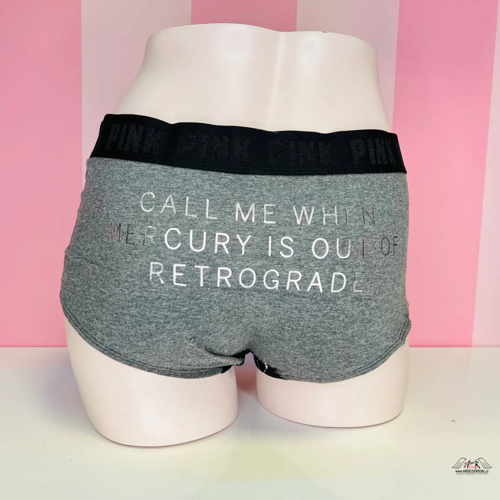 Bavlněné boxerky s nápisem CALL ME WHEN MERCURY IS OUT OF RETROGRADE, širokou gumou