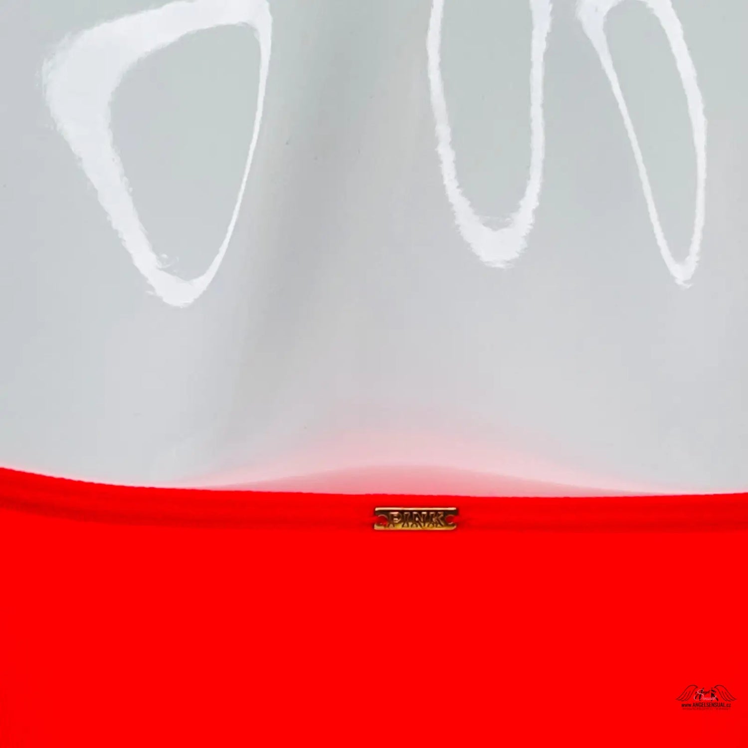 Velice příjemná červená braletka PINK s tenkým kovovým páskem, lze nosit v apparel & accessories