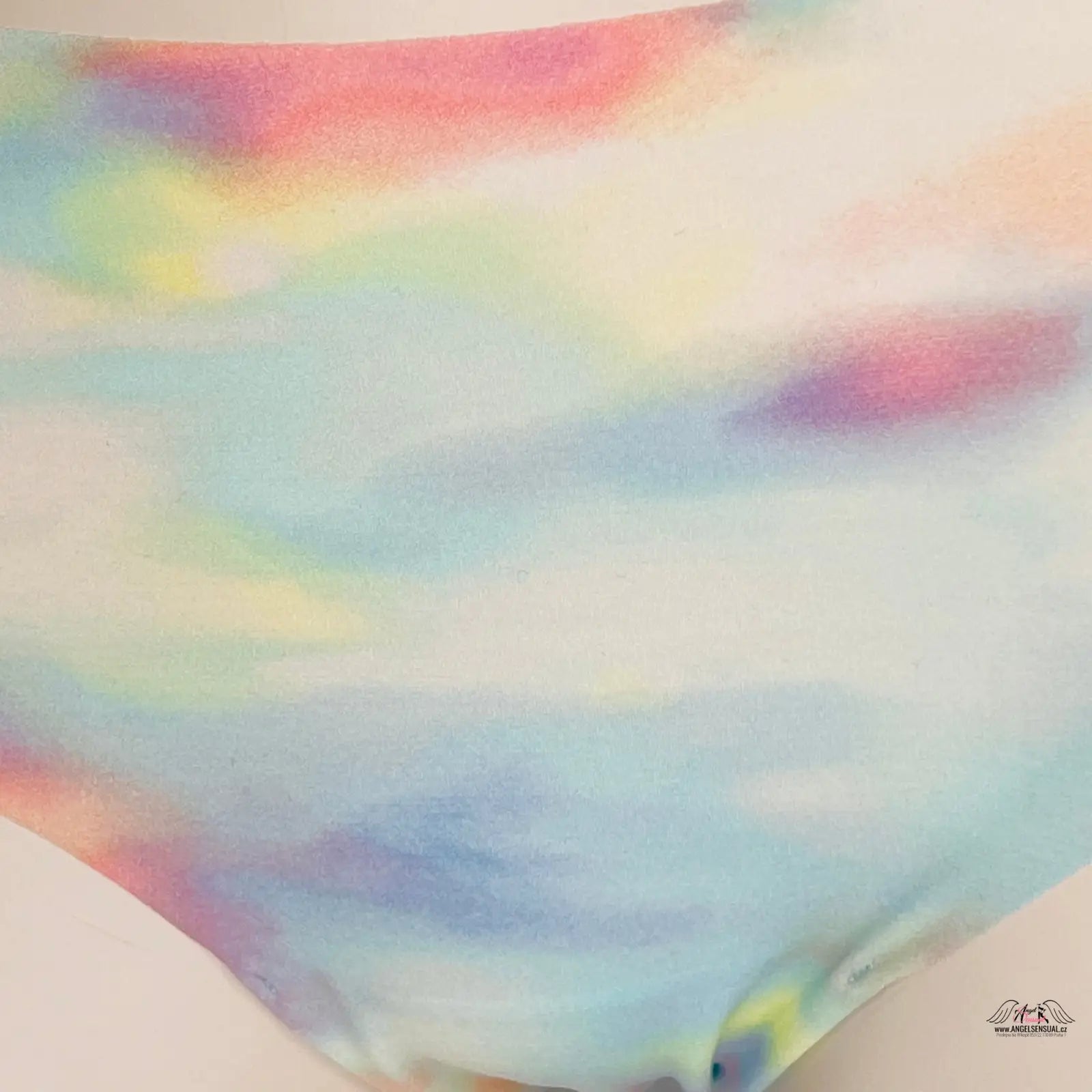 Žena v vícebarevné bezešvé kalhotky typu tie dye, PINK Cheekster Bezešvé Kalhotky