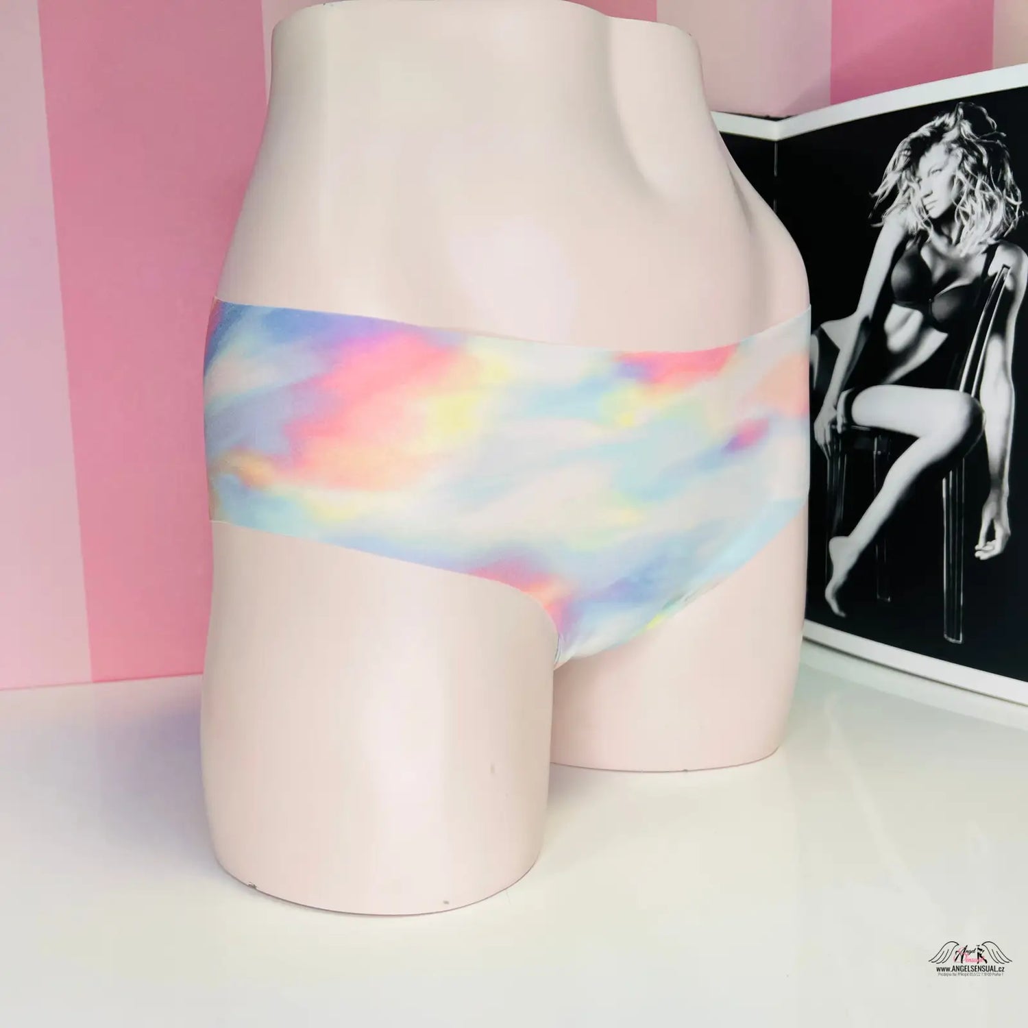 Manne s tie dye efektem na vícebarevné bezešvé kalhotky PINK Cheekster Bezešvé Kalhotky Více Barev