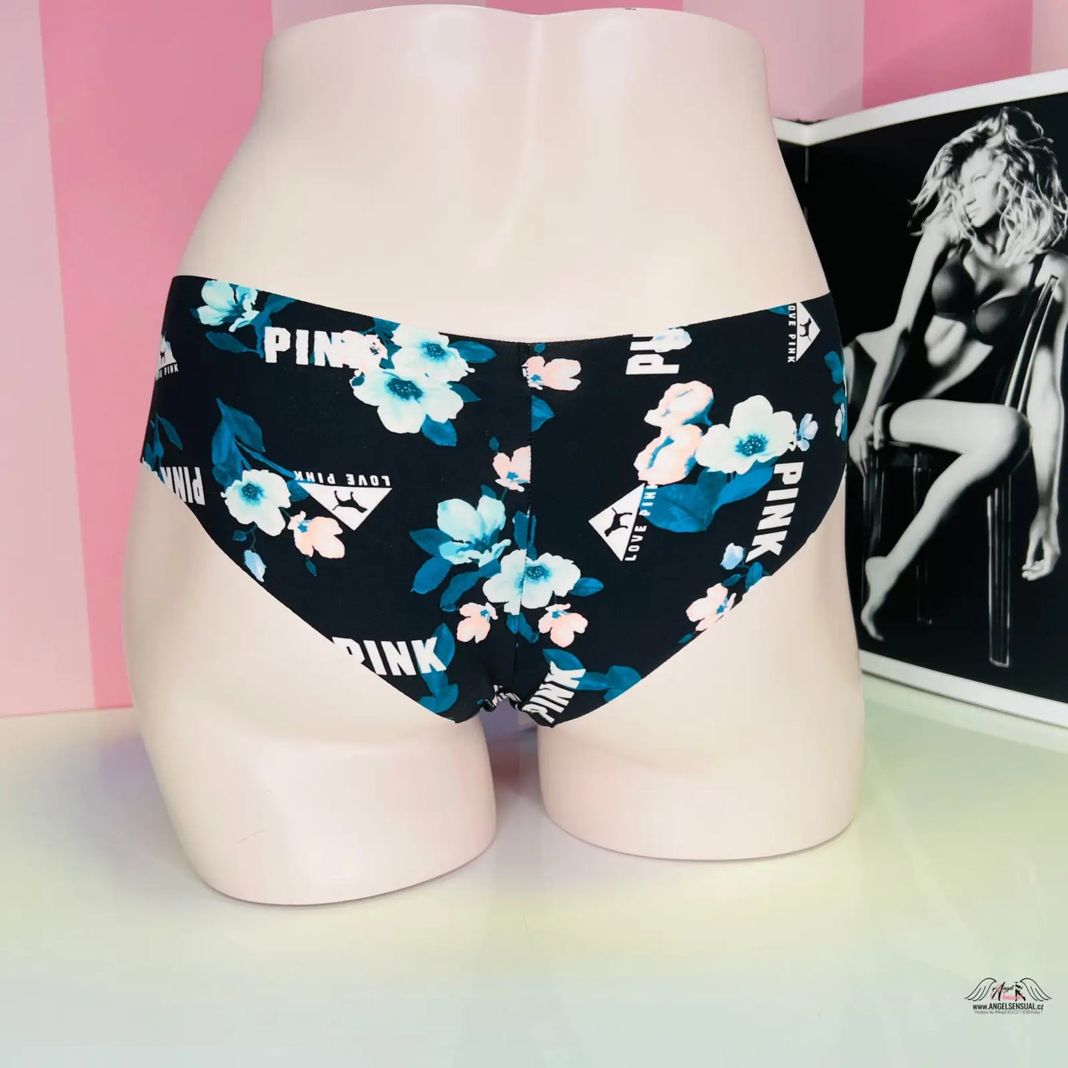 Bezešvé kalhotky PINK Cheekster s černým vzorem modrých květin vícebarevné bezešvé kalhotky