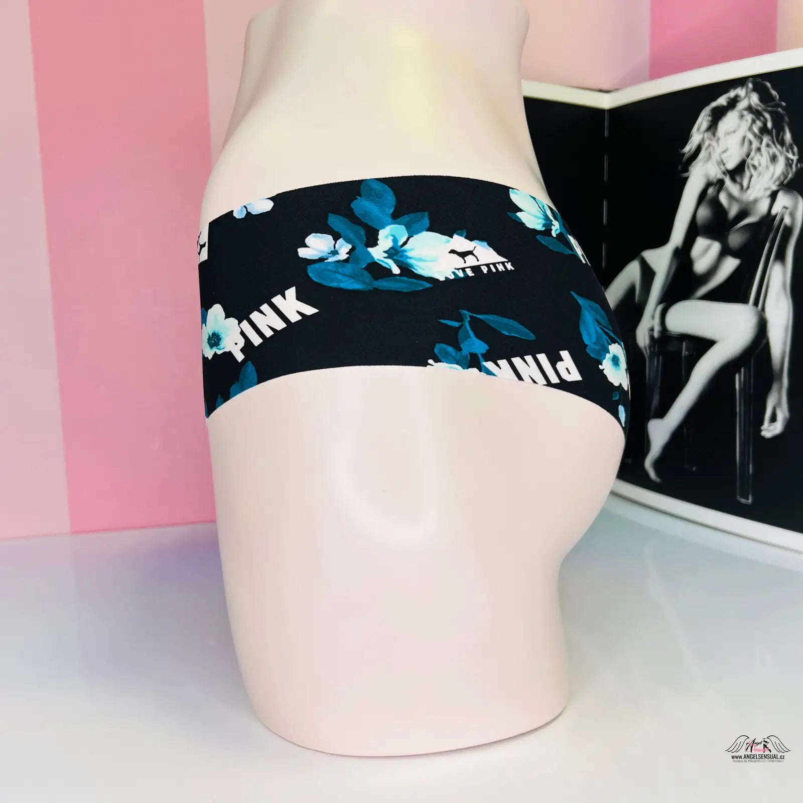 Ženská figurína s vícebarevnými bezešvými kalhotkami PINK Cheekster Bezešvé Kalhotky