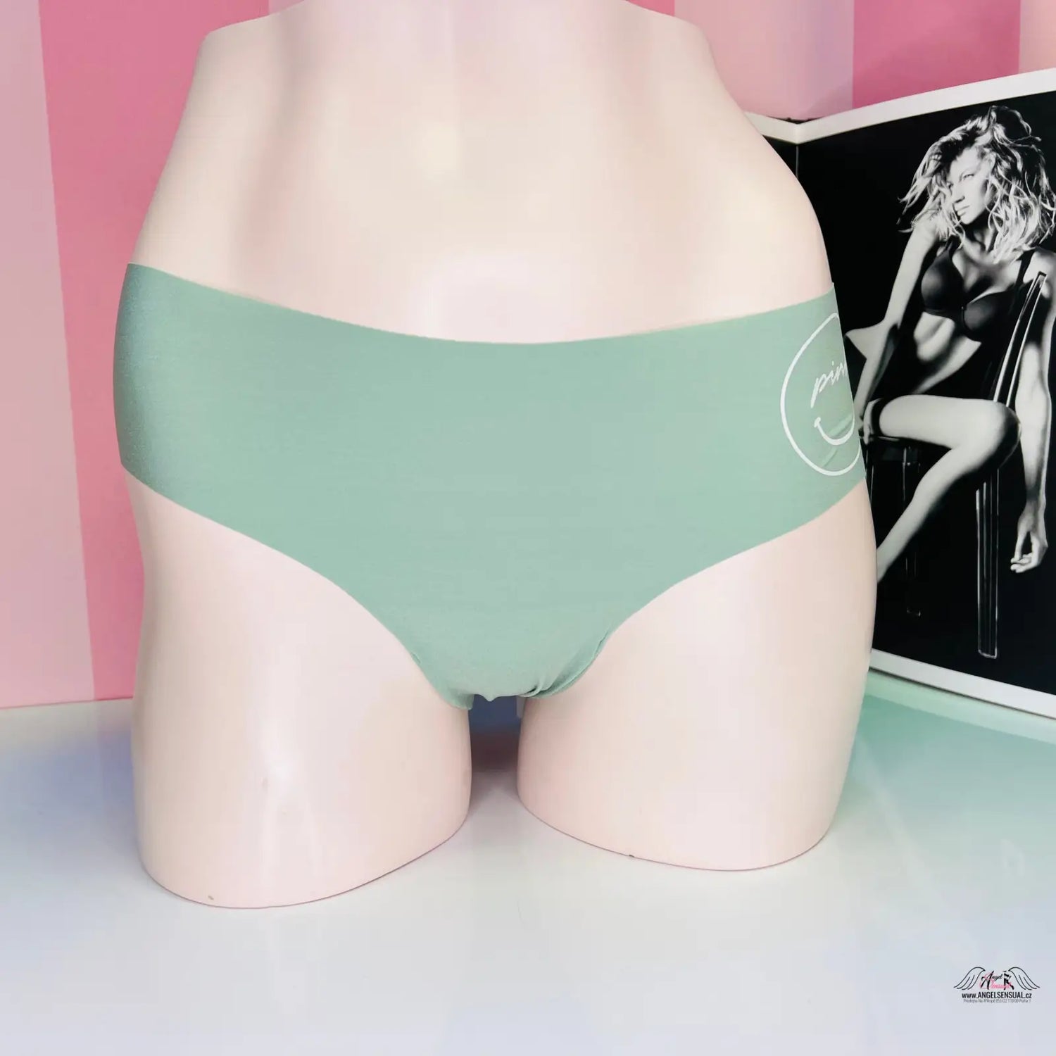 Žena v zelených bezešvých kalhotkách PINK Cheekster Více Barev