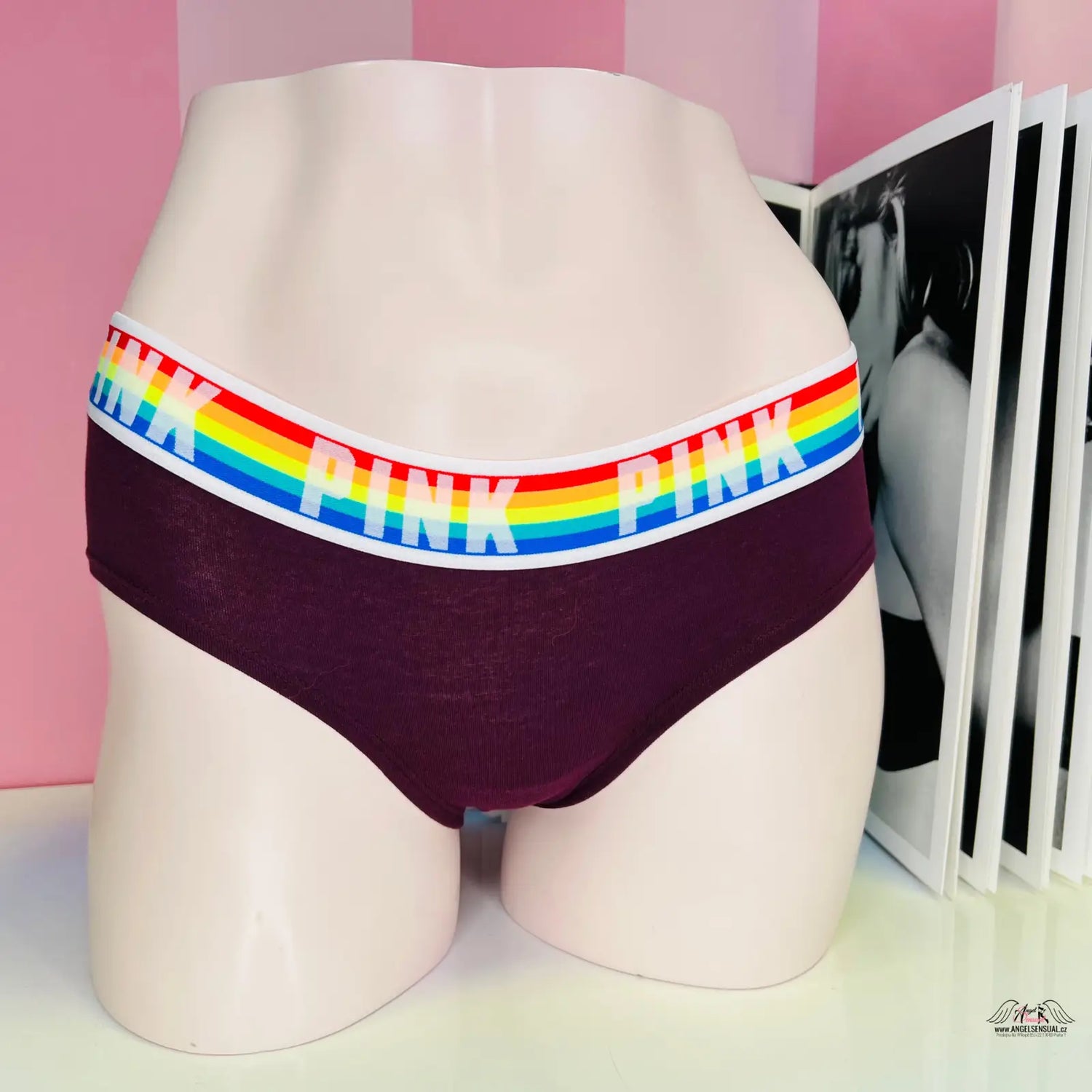 Fialové gumou hipster kalhotky s duhovým pruhem na pasu v kategorii oblečení a doplňků