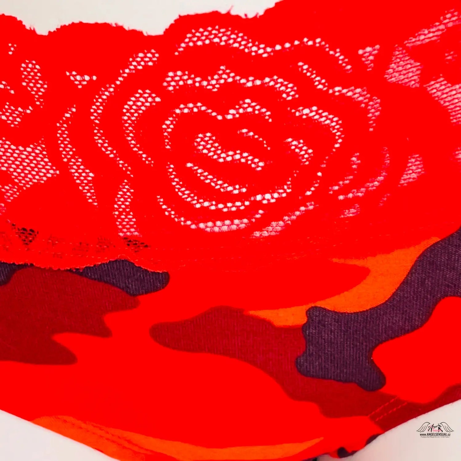 Elegantní dámské kalhotky Pink Kalhotky Army Red s maskáčovým vzorem a červenou krajkou