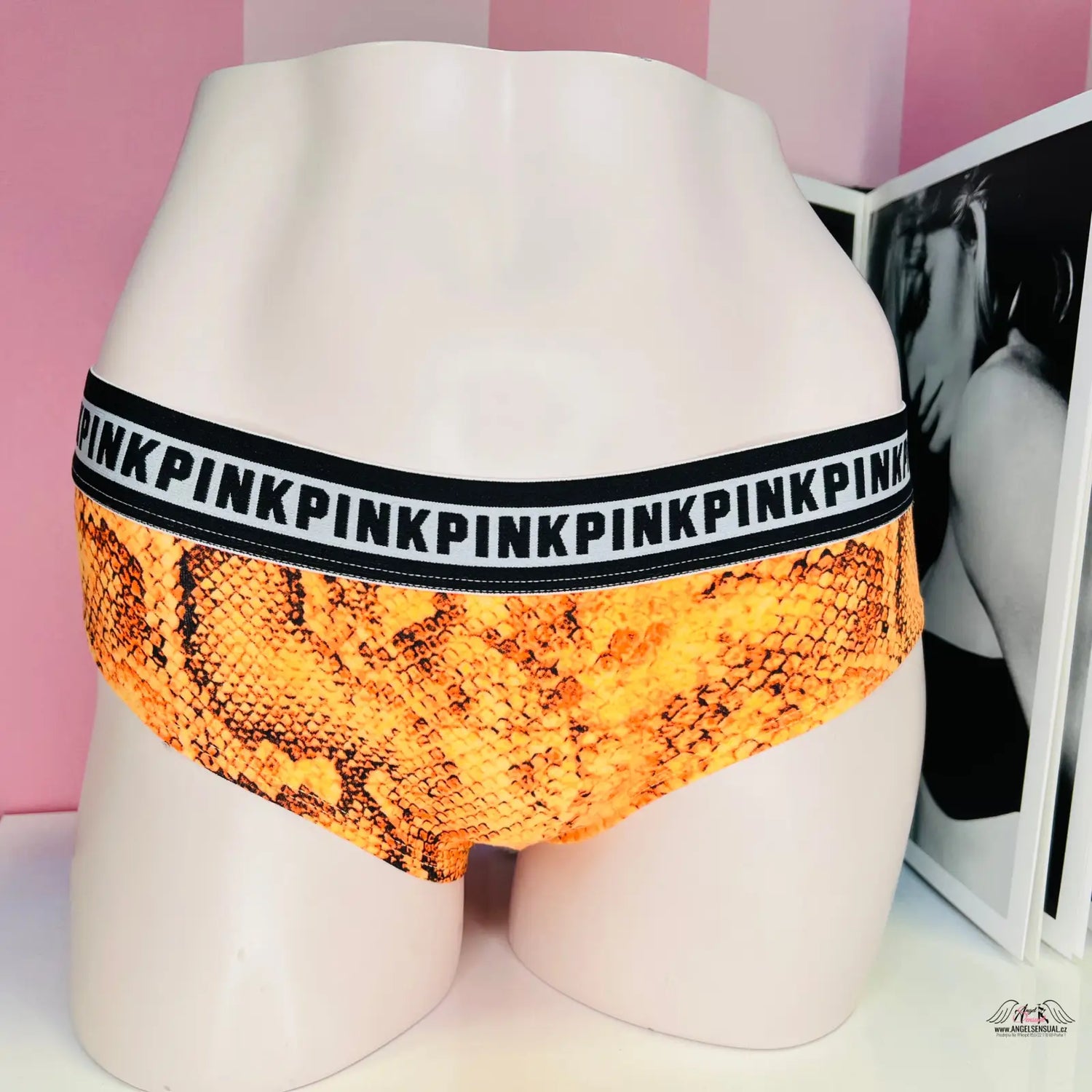 PINK Kalhotky Hadí Vzor s růžovým hadím motivem pro výjimečný look a barevné kalhotky