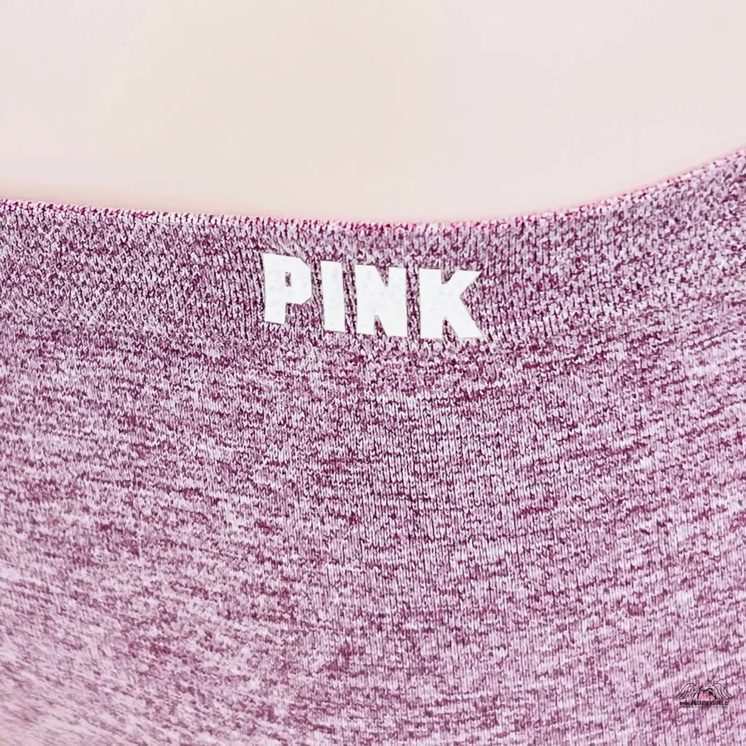 Hedvábná růžová tkanina s logem PINK, elastické hipster kalhotky, velice příjemného materiálu