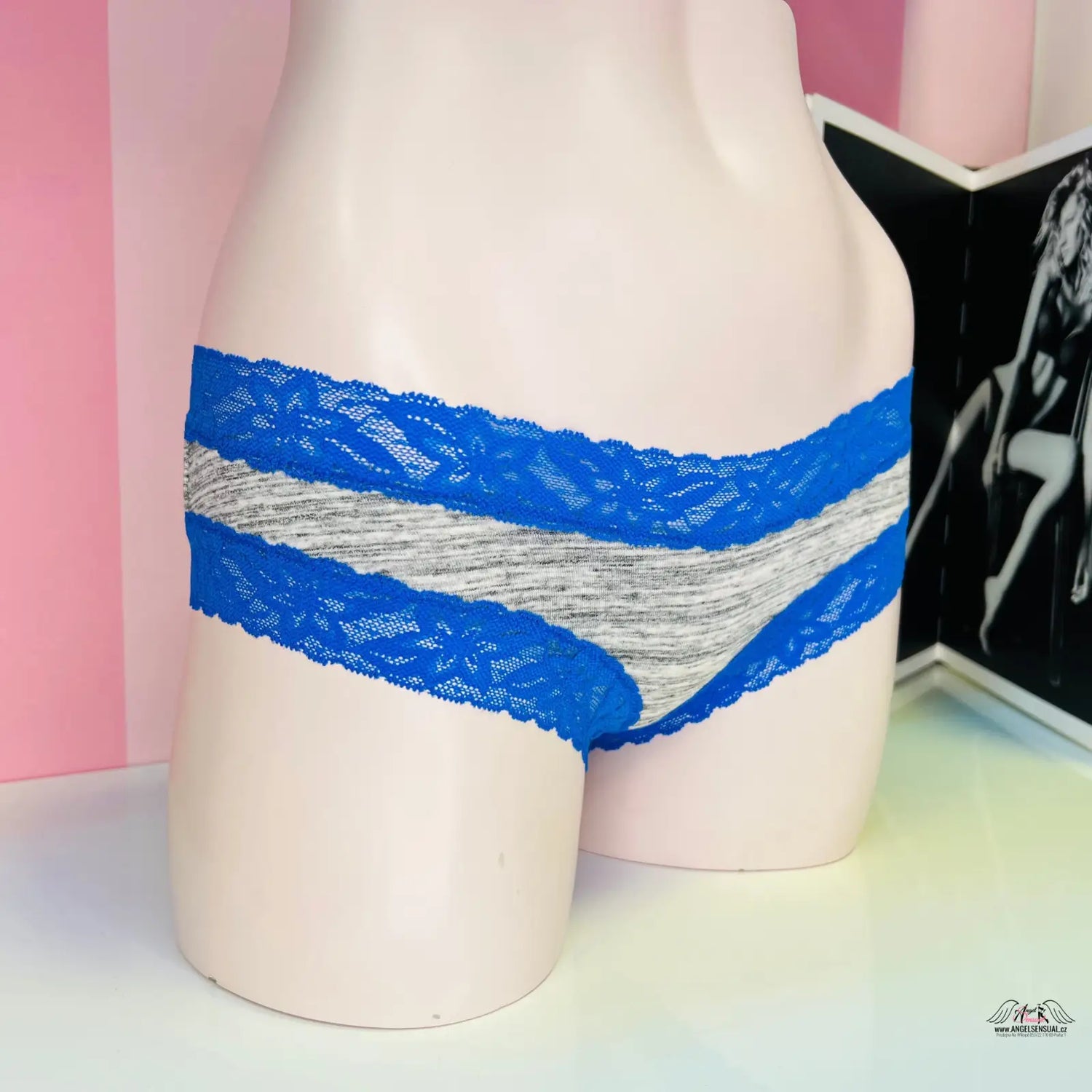 Pohodlné bavlněné cheekster Kalhotky s jemnou krajkou a šedobílé pruhy