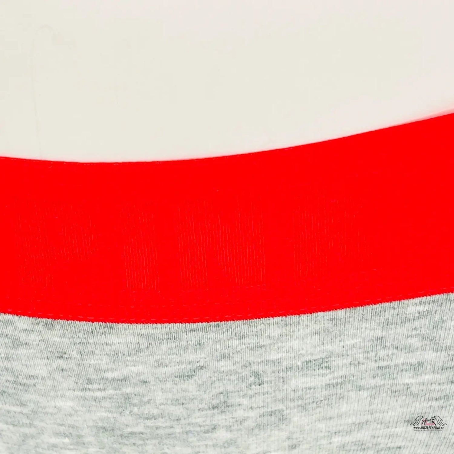 Šedé bavlněné hipster kalhotky s červenou širokou gumou a nápisem PINK Kalhotky