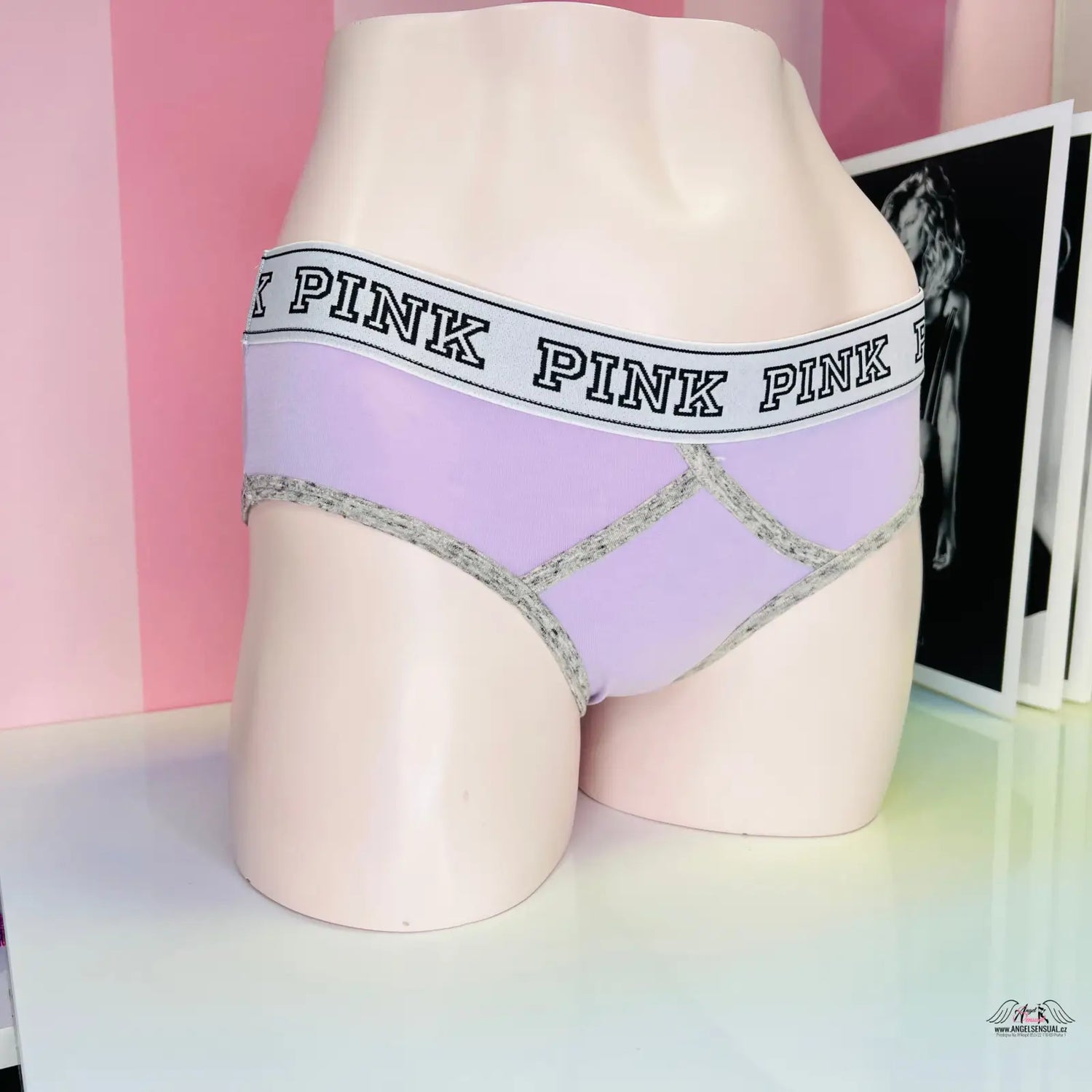 Dámské kalhotky pink s potiskem na zadní straně, zlatými vločkami a širokou gumou