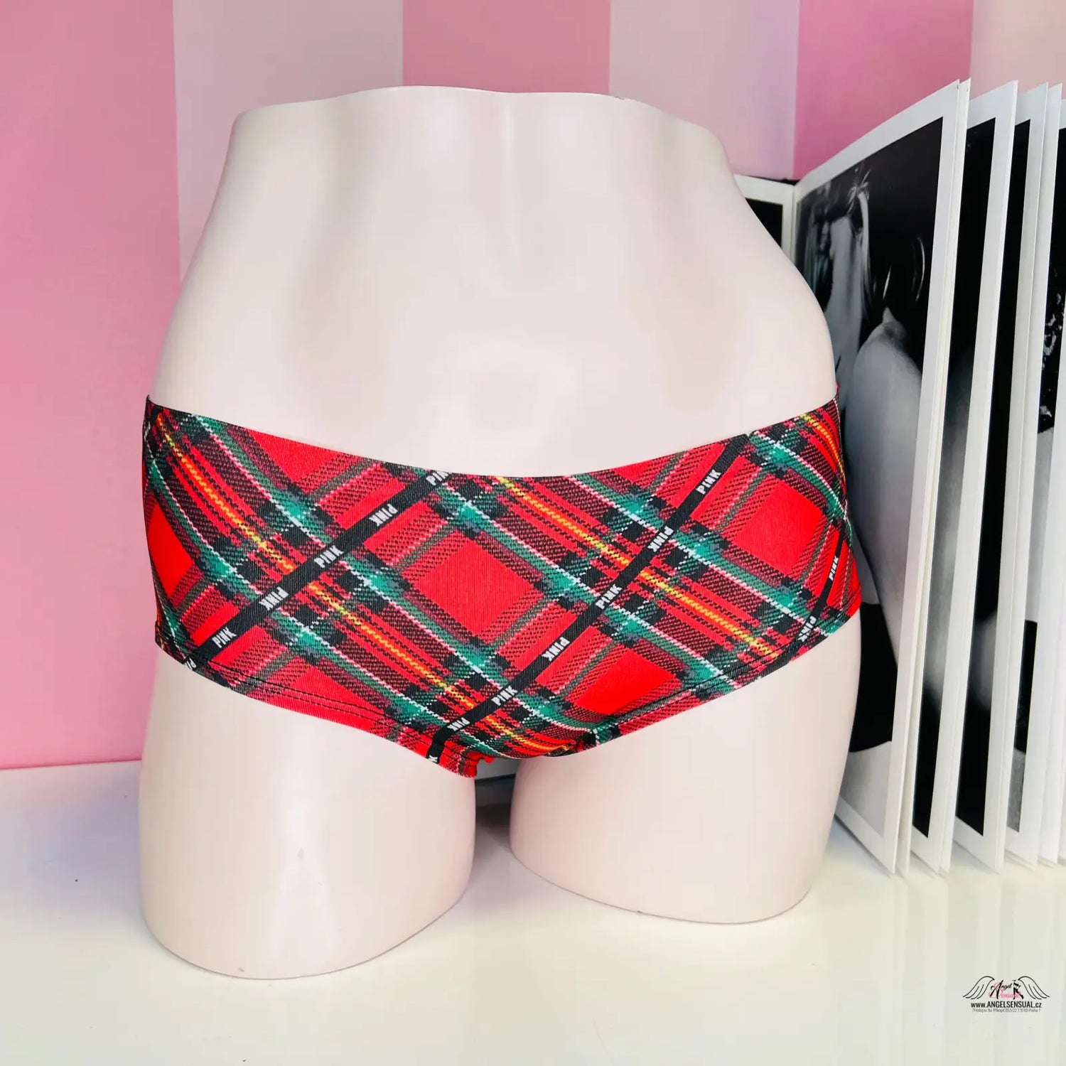 Červené kostkované plavky s černobílým motivem PINK Kraťáskové Kalhotky, apparel & accessories