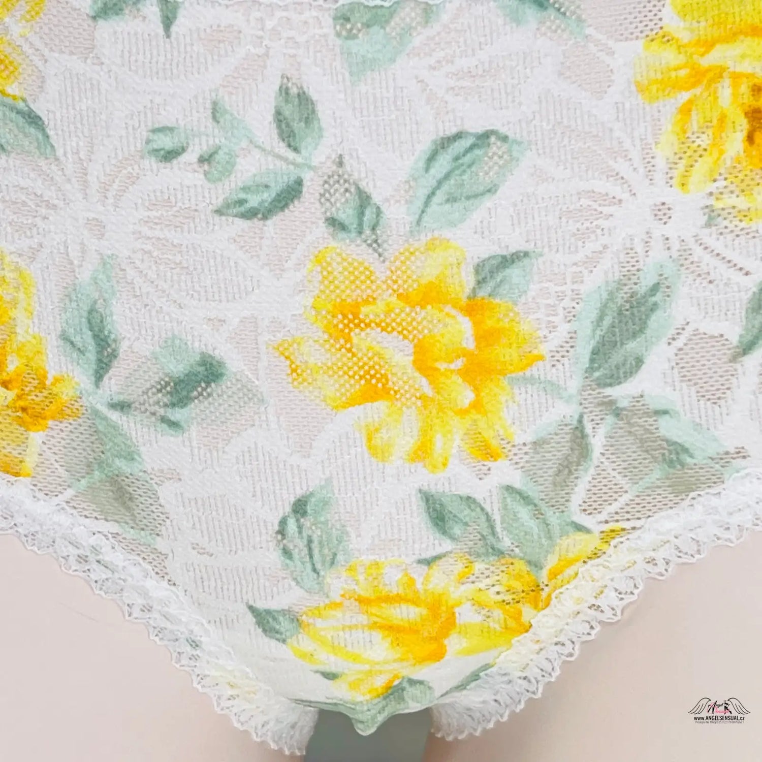 Elegantní květované kalhotky s vysokým pasem z bavlněné krajky s žlutými květinami