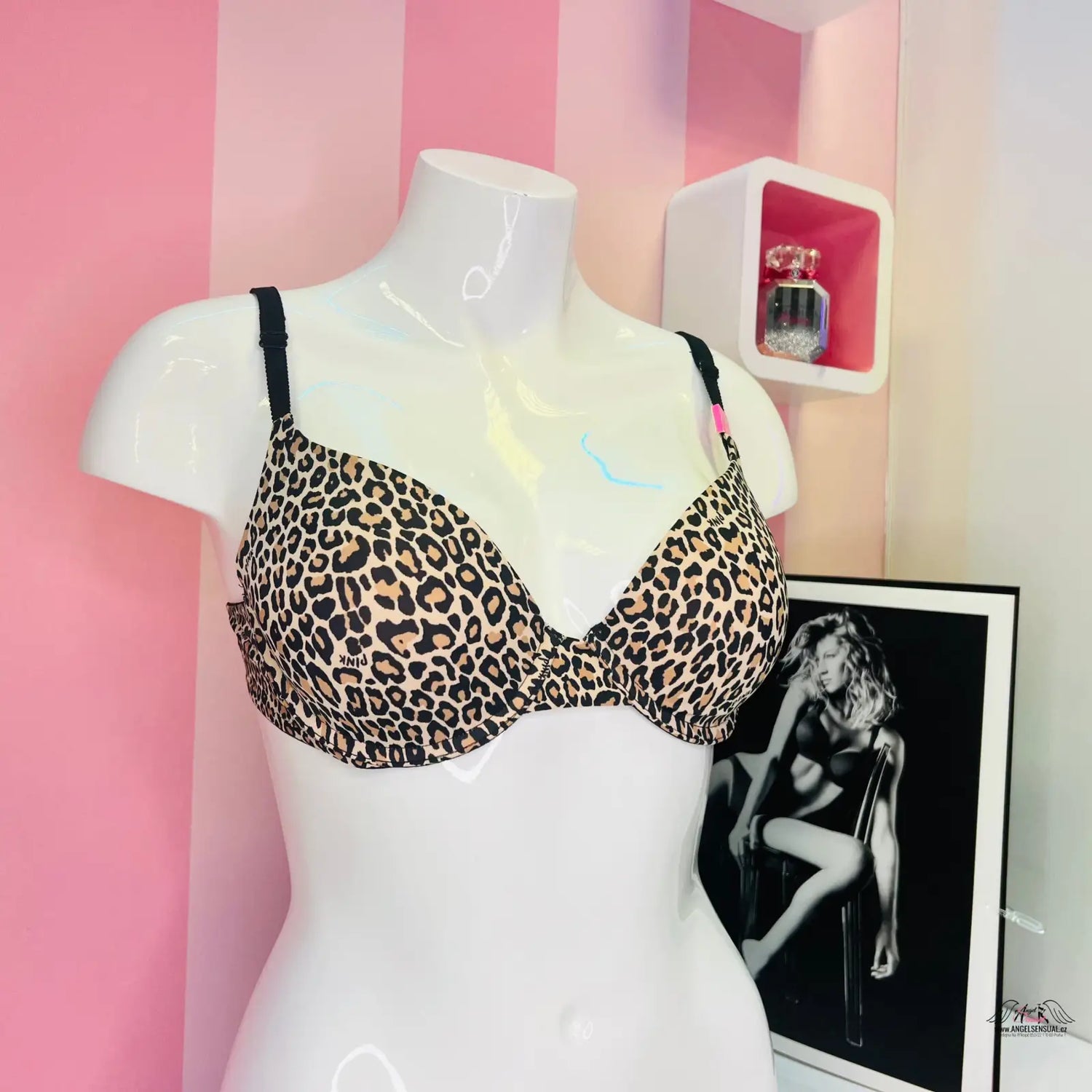Leopard print bra na figuríně s nastavitelnými ramínky, stylová vzorovaná push pro maximální pohodlí
