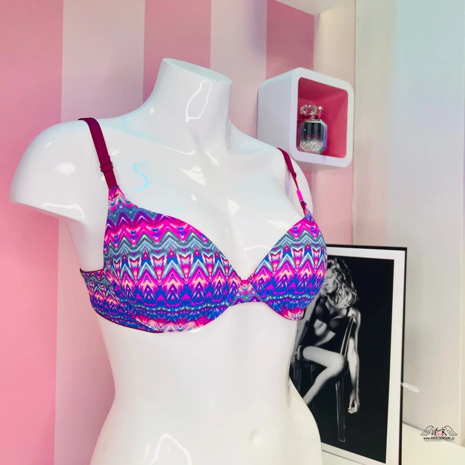 Stylová vzorovaná push-up podprsenka PINK s nastavitelnými ramínky pro maximální pohodlí
