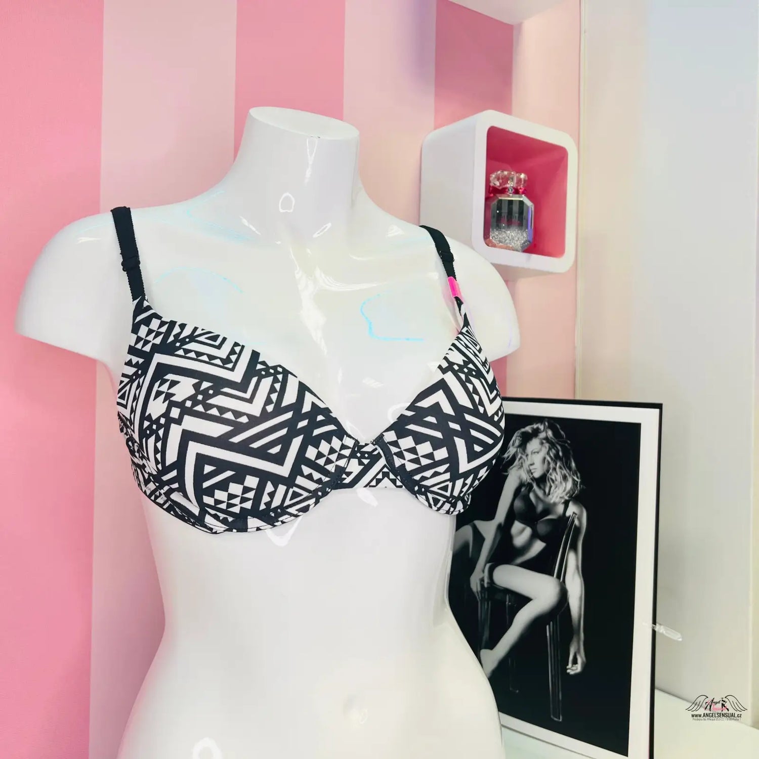 Stylová vzorovaná push podprsenka PINK s nastavitelnými ramínky a maximálním pohodlím