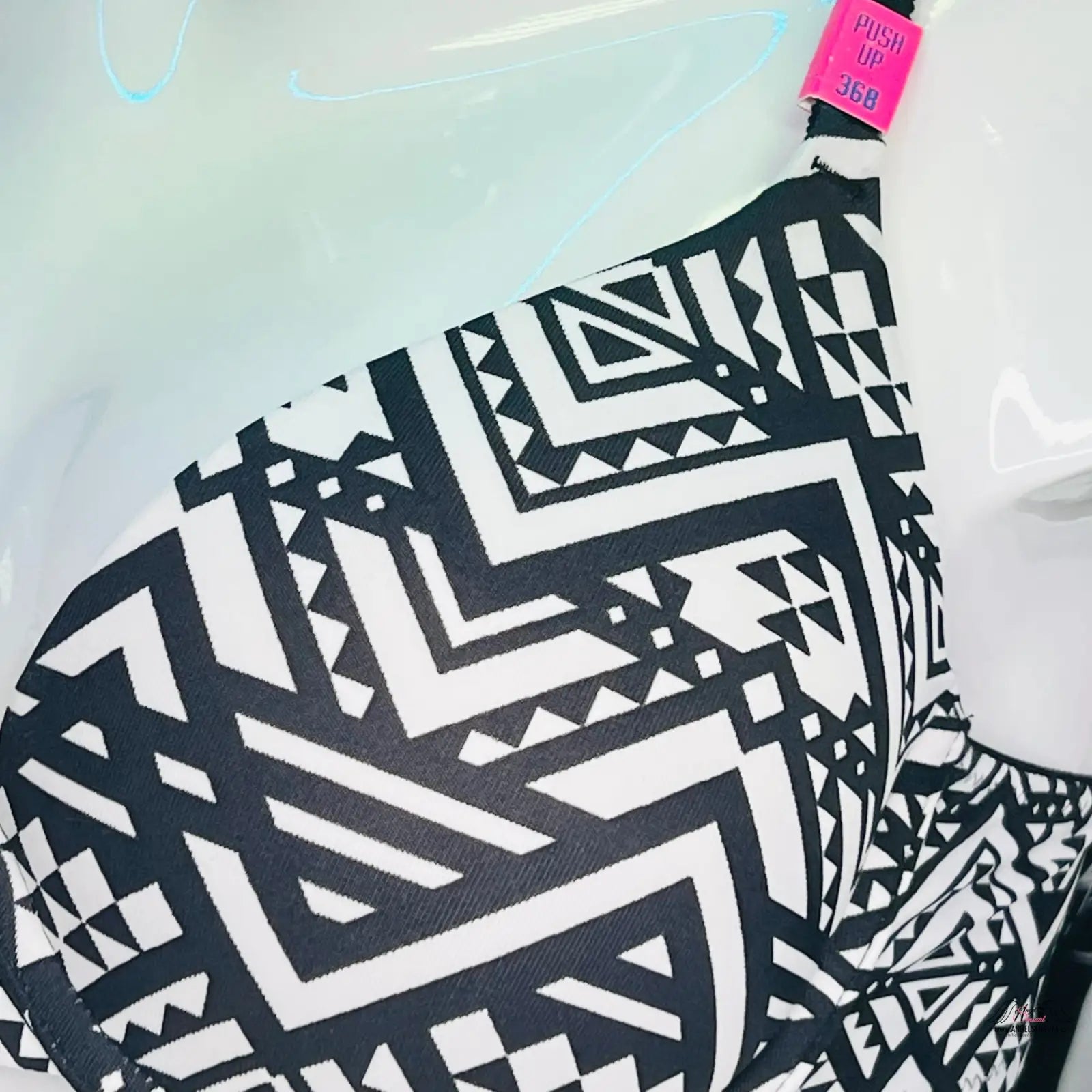 Stylová vzorovaná push podprsenka PINK s nastavitelnými ramínky a maximálním pohodlím