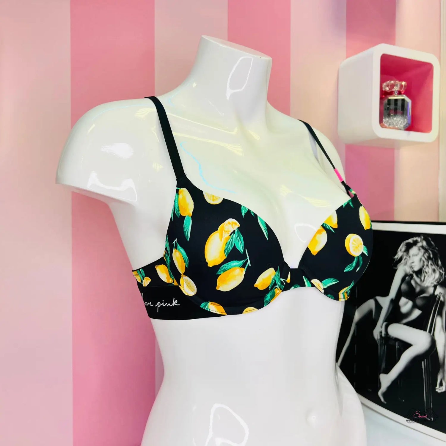 Black push-up podprsenka PINK Citronový Motiv s citronovým vzorem na mannequin