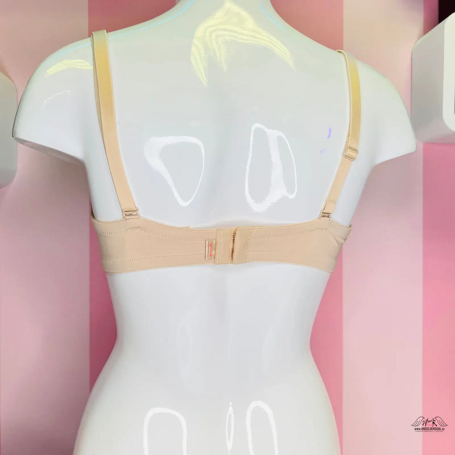 White mannequin torso s pohodlnou tělovou podprsenkou PINK Matná Tělová s Vystužením
