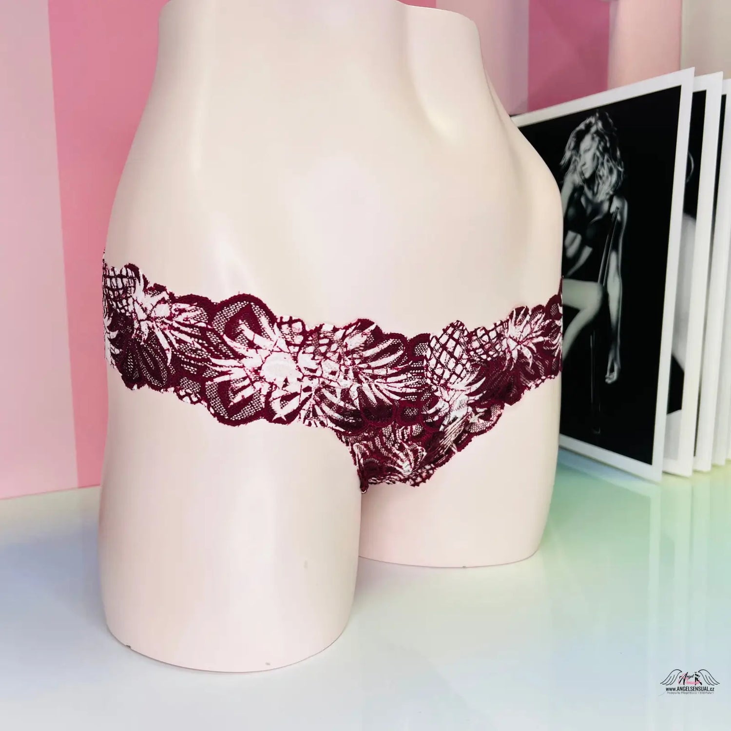 Burgundy floral lace thong Tanga Pink Agenta Provocateur krajková tanga elegantní ženská móda
