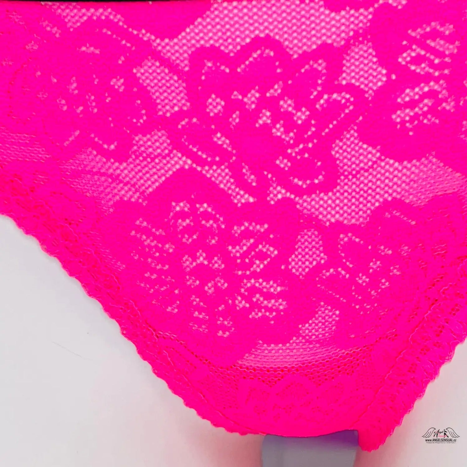 Hot pink krajková tanga s elastickým pasem a květinovou krajkovou krajkou