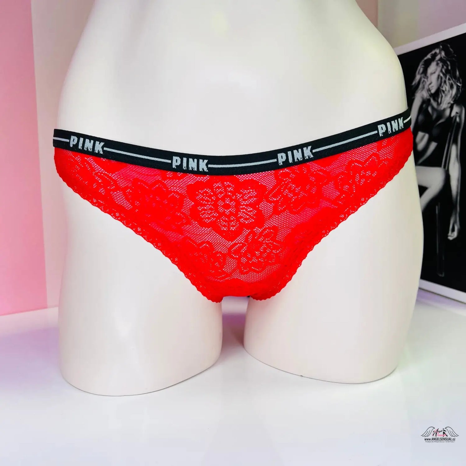 Květinová krajková tanga s elastickým pasem a červeným krajkovým designem