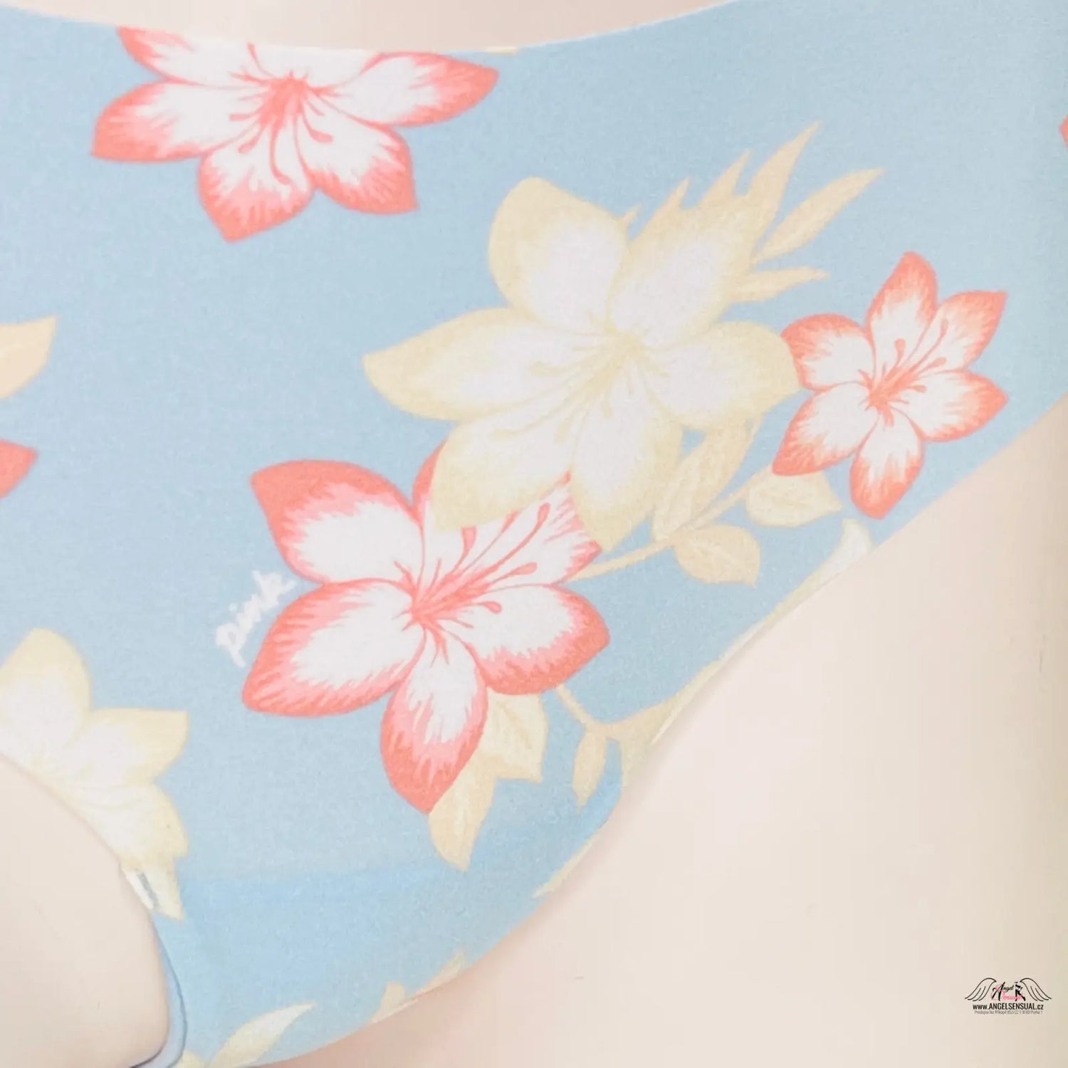 Elegantní tanga PINK Tanga Květinový Motiv s květinovým vzorem lemované krajkou