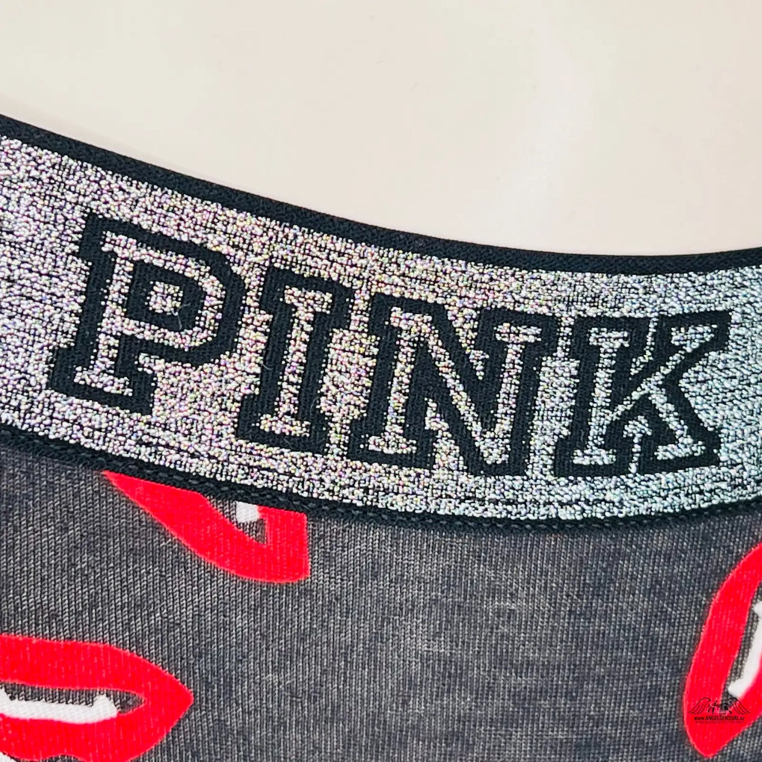 Černobílé tričko PINK Tanga Pusinky s růžovými rty, Victoria’s Secret Pink, spodního prádla