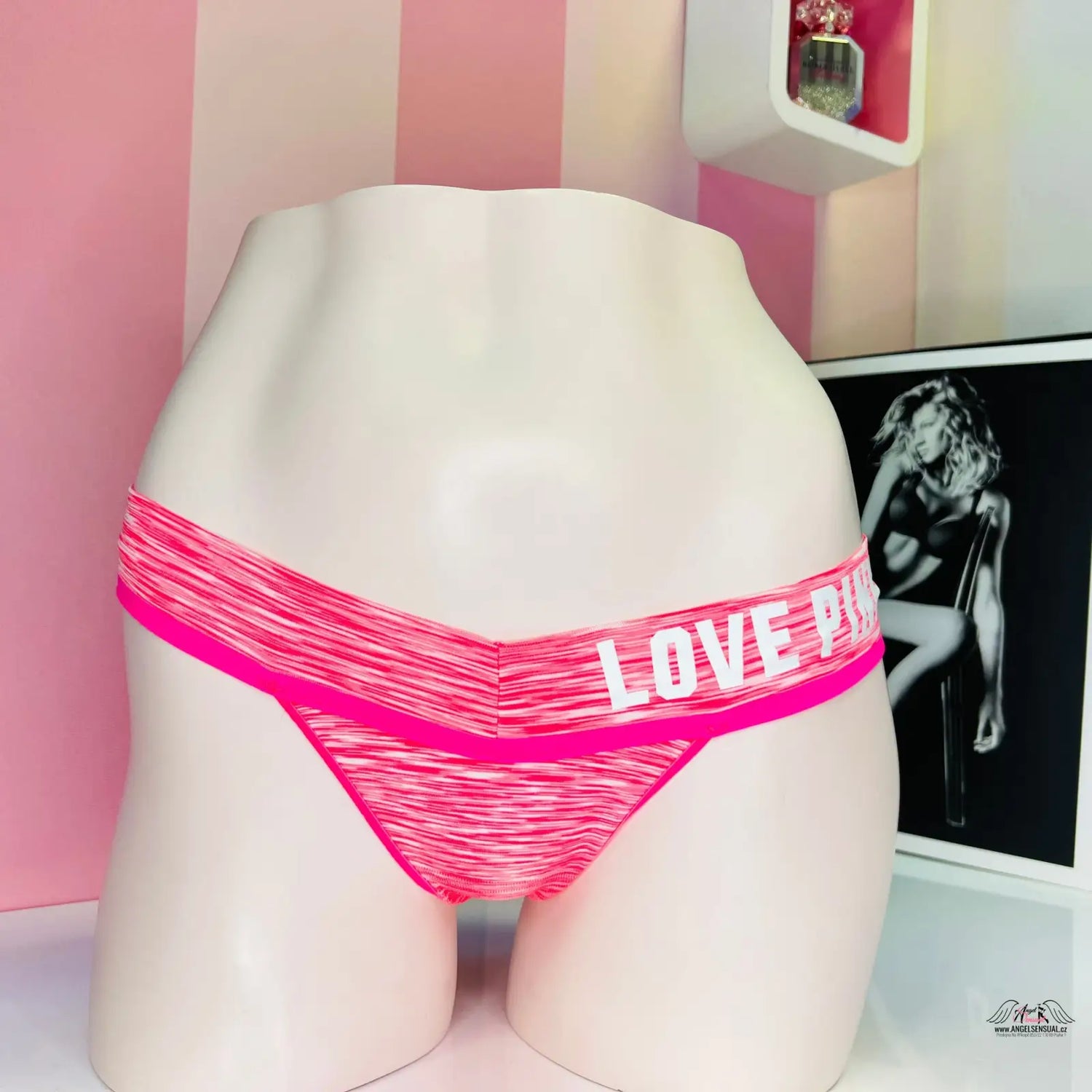 Svítivě růžové kalhotky PINK Tanga Růžové s bílým pruhem pro maximální komfort