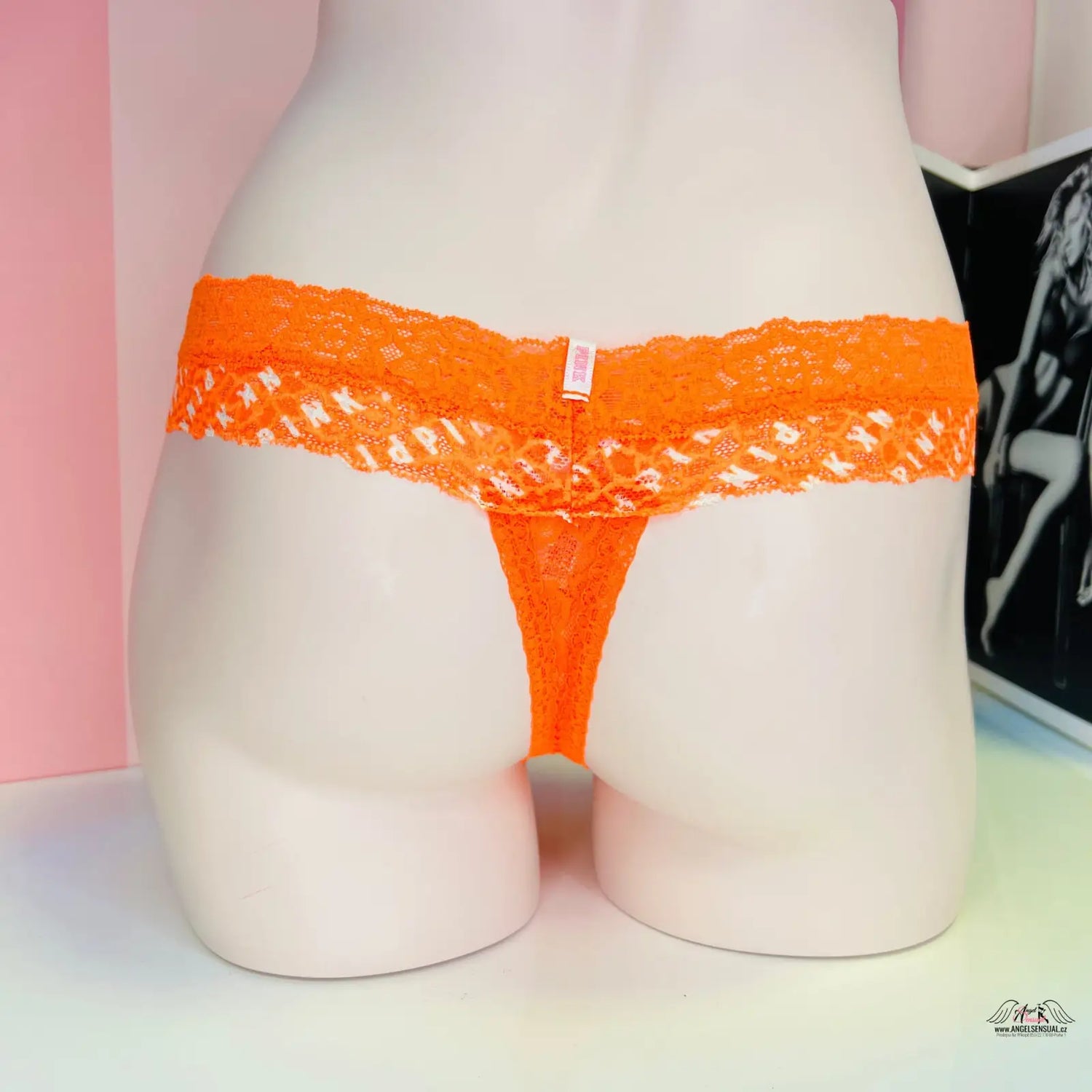 Svítivé krajkové tanga PINK Tanga s Krajkou vyrobená z velice elastického materiálu