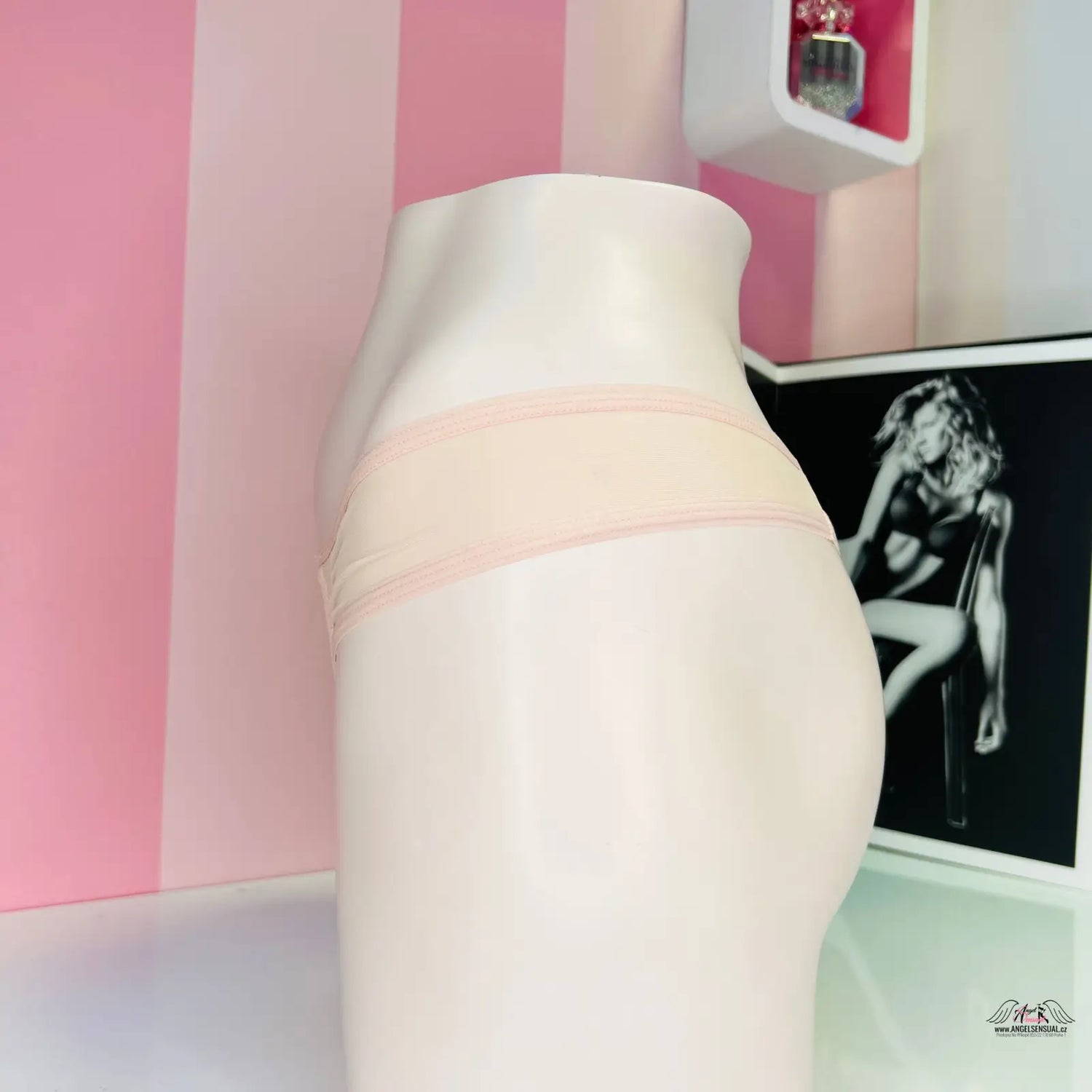 Nude-colored mannequin torso wearing PINK Tanga s Květinovým Designem s všitými květinami