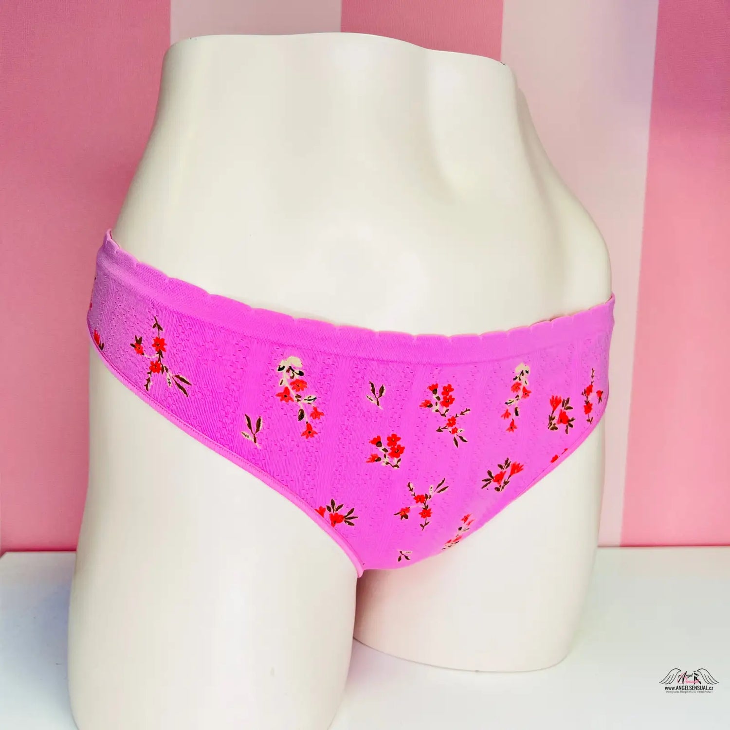 Ženské spodní prádlo PINK Tanga s motivem květin z pevnějšího materiálu