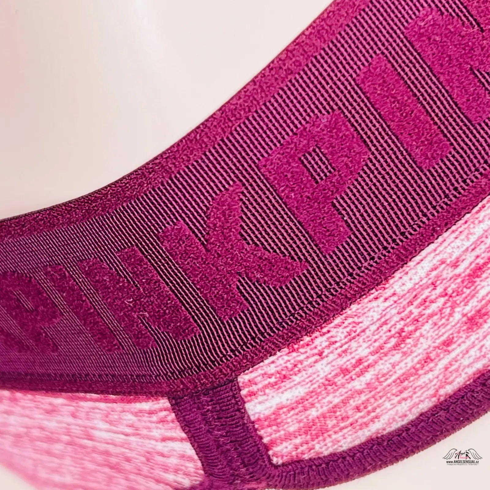 Pink a fialová sportovní podprsenka s texturovanou ozdobnou gumou pink a žíhané tanga