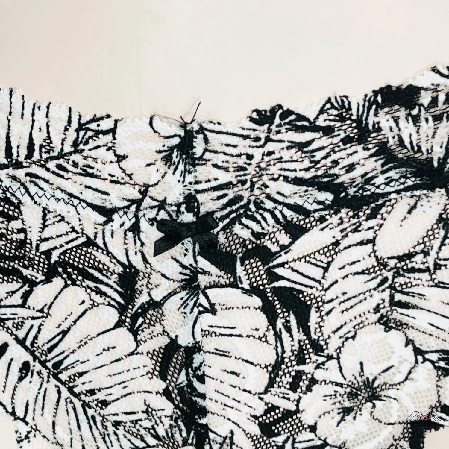 Black and white floral krajkové tanga s vyšším pasem a logem Pink