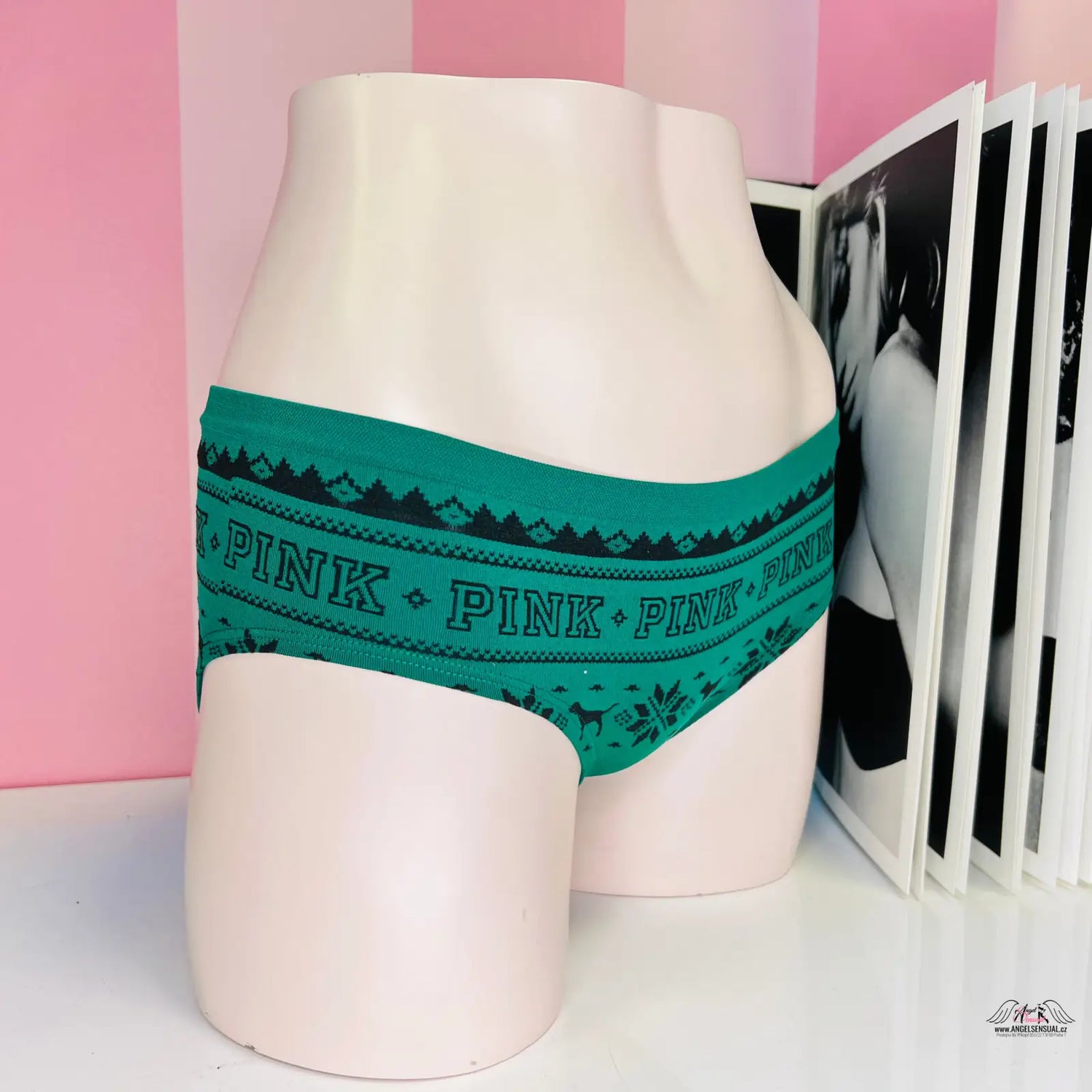 Obrázek zeleného bikin s vánočním motivem v dvou barevných variantách