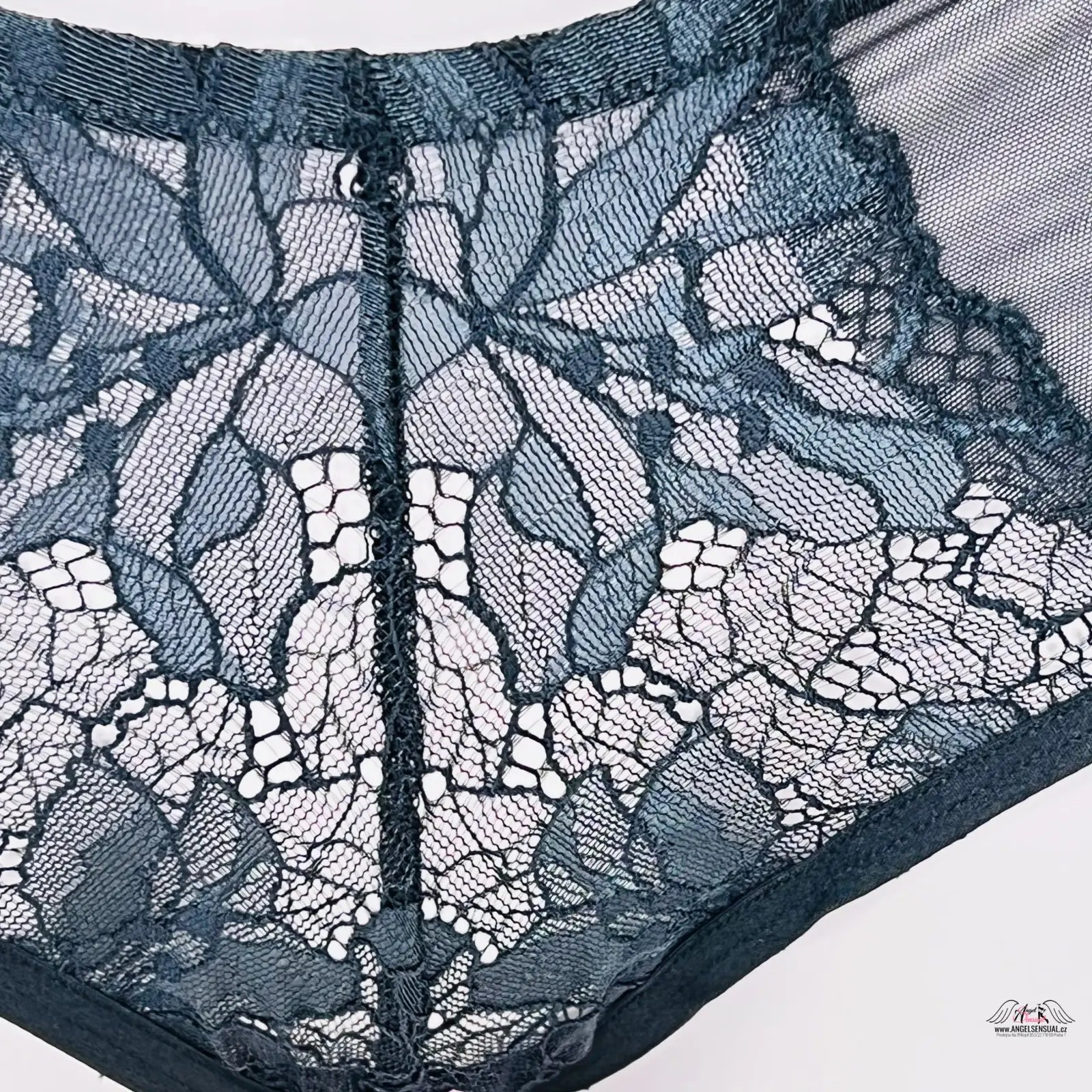 Teal krajkové kalhotky s květinovými a listovými vzory pro elegantní vzhled