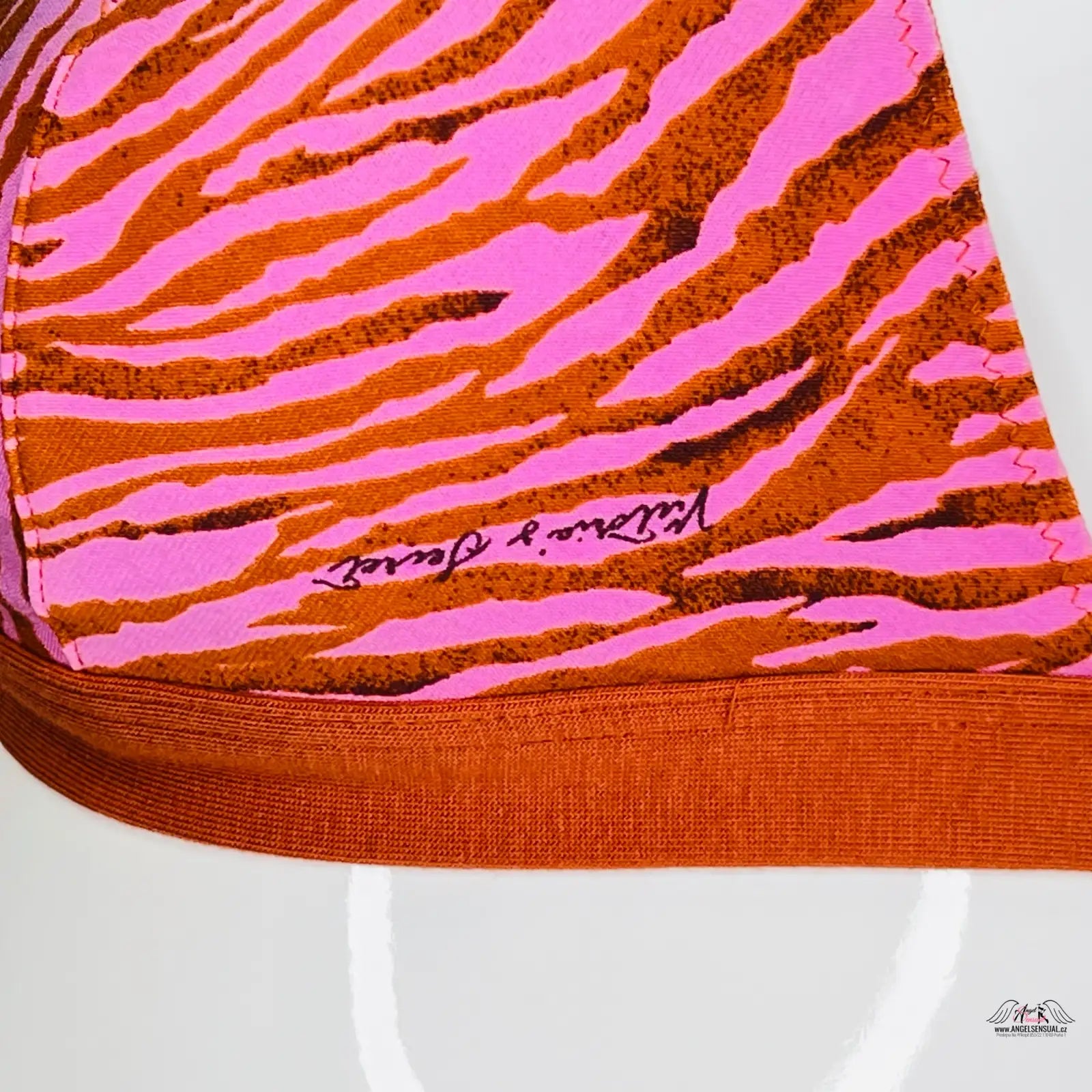 Růžovo-oranžová tiger print čepice k produktu Stylová Braletka se zebřím motivem