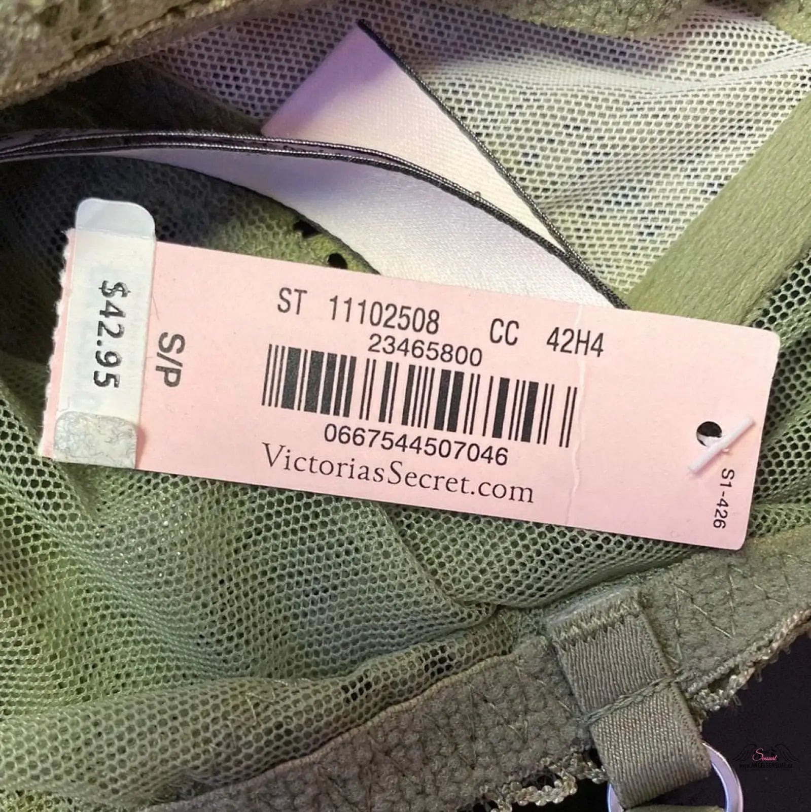 Label on green mesh fabric of Stylová Braletka s Nastavitelnými Popruhy