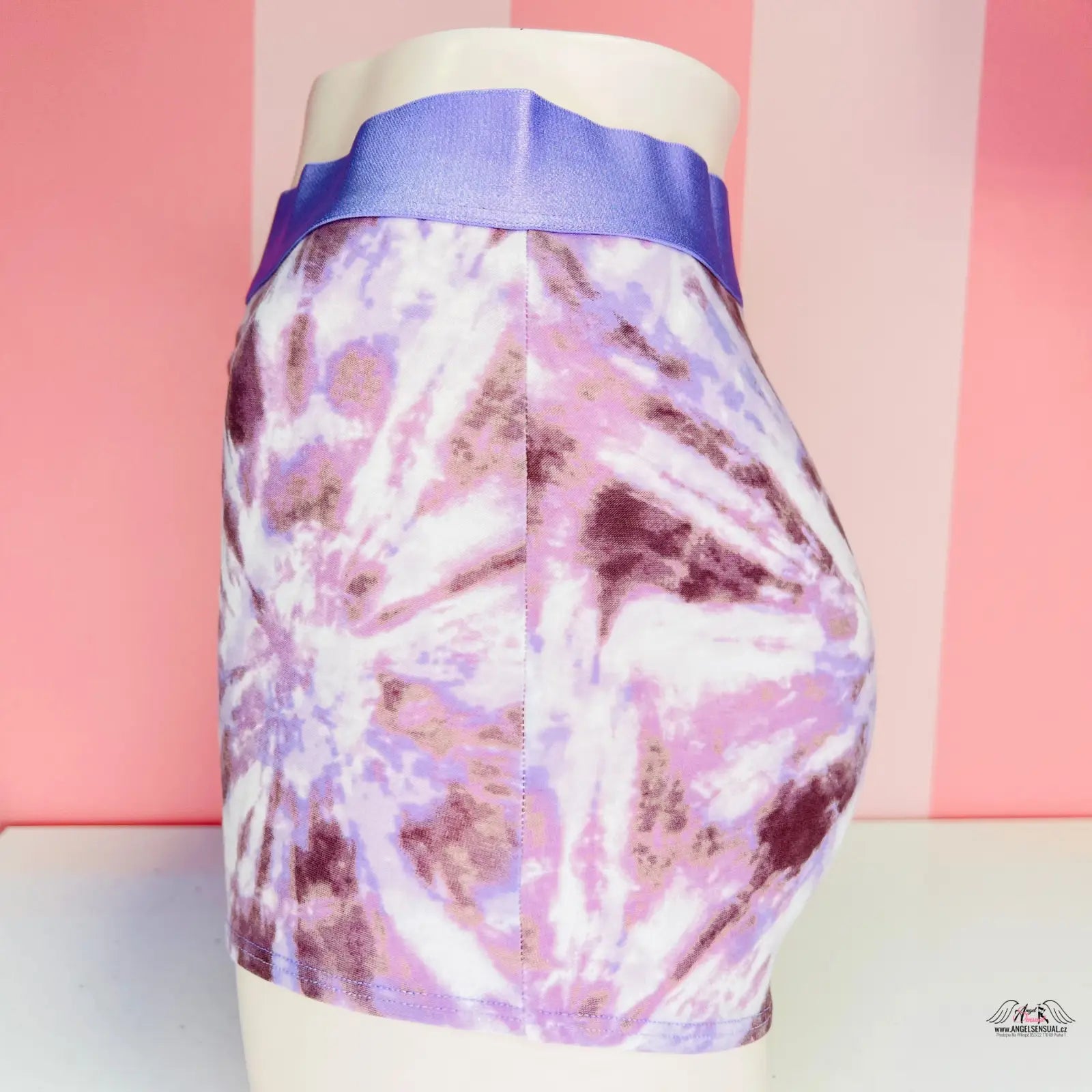 Tie-dye shorts s fialovým pasem z kolekce Agent Provocateur, trendy dámské shortie