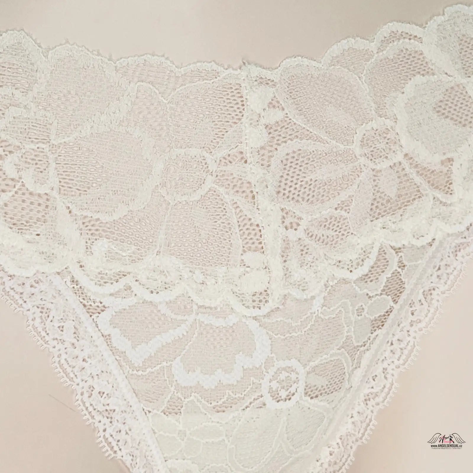 Bílá krajková tkanina s vlnitými okraji pro Tanga Krajkové tanga elegance a komfort