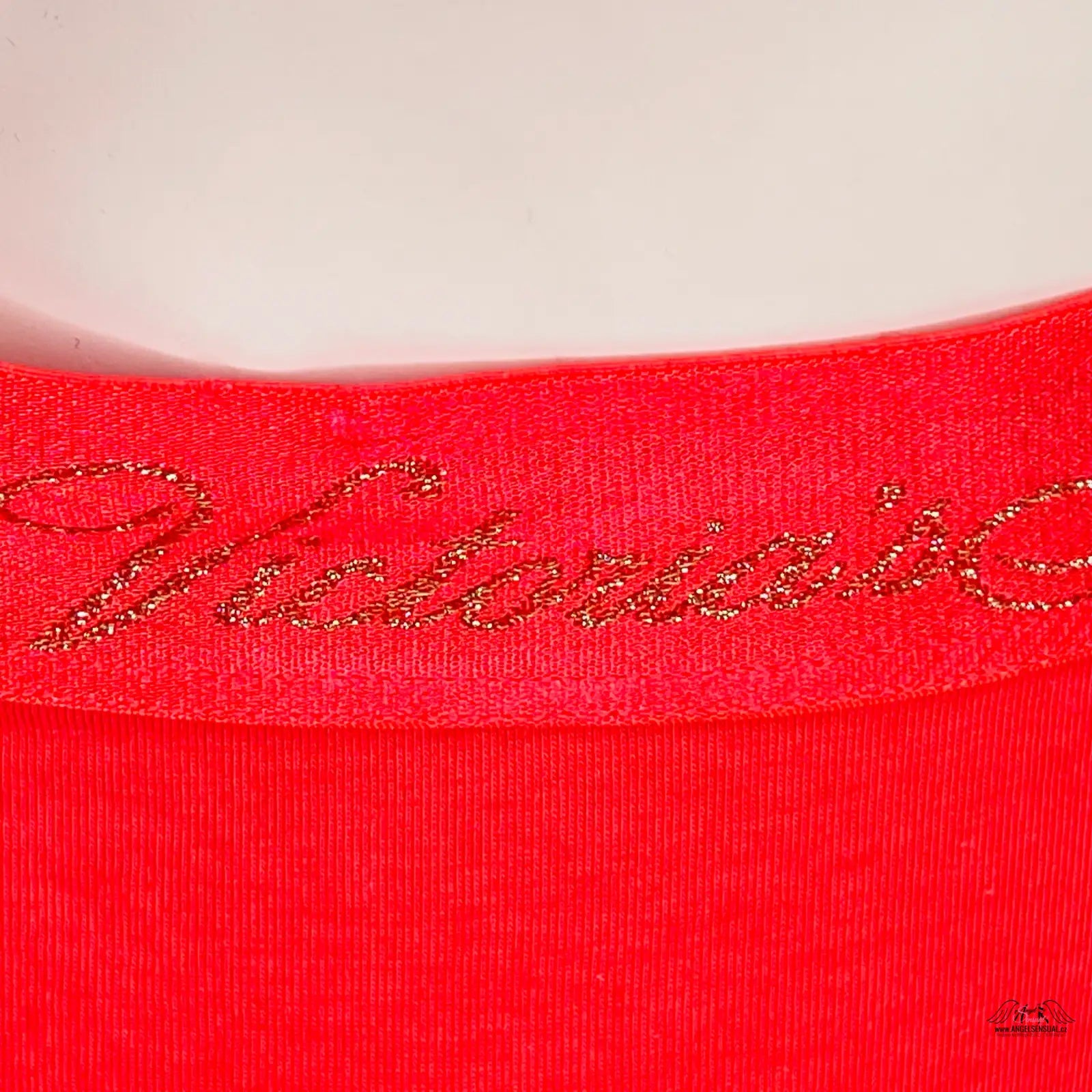 Red sweater with gold SEI embroidery on chest, part of Victoria’s Secret Bavlněné Kalhotky Vyšší Pas collection for maximální komfort