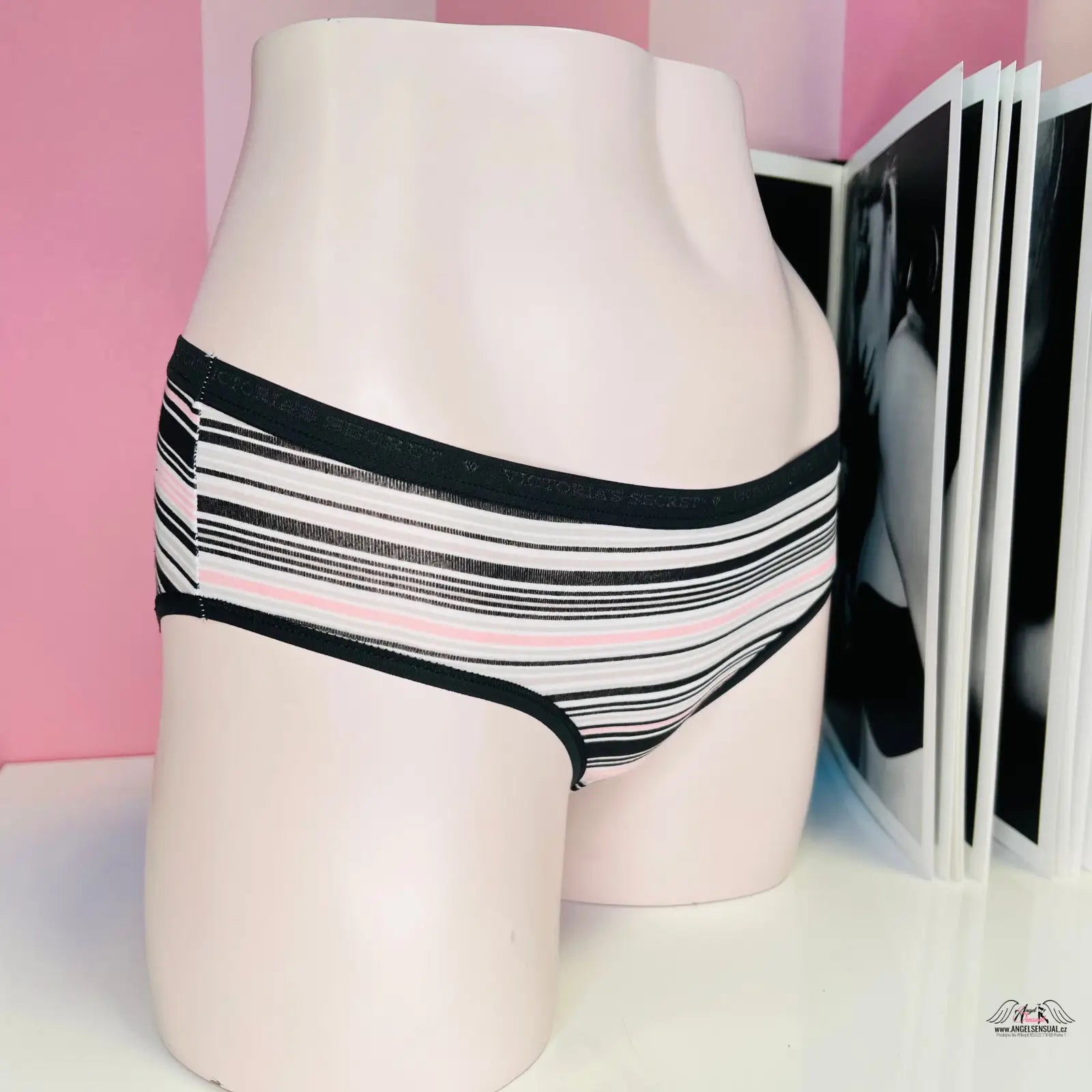 Stripované bavlněné kalhotky na figuríně, Victoria’s Secret Barevné Kalhotky Více Barev