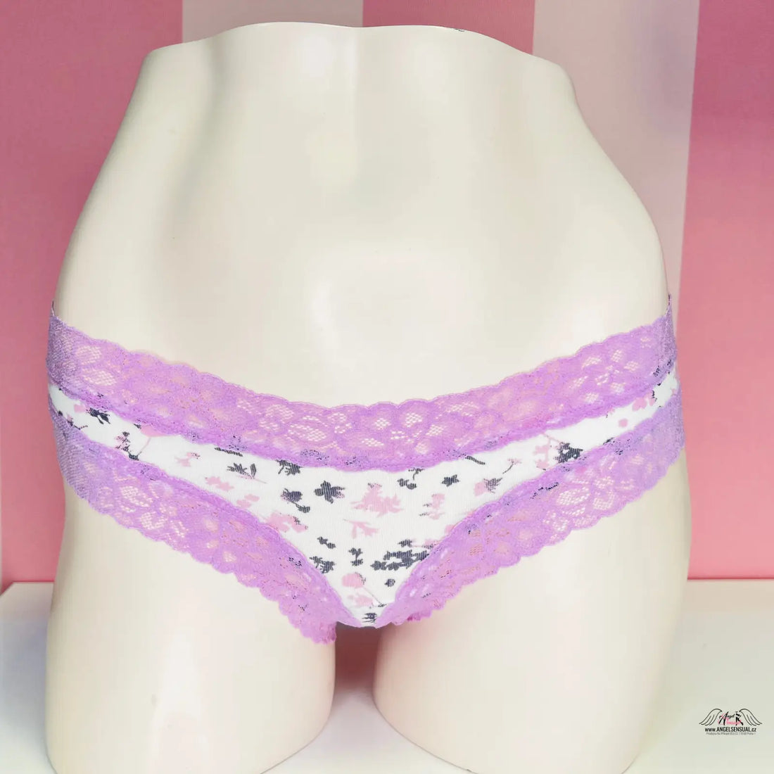 Floral print bavlněné cheeky s lavandovou krajkou, ideální pro agent provocateur styl