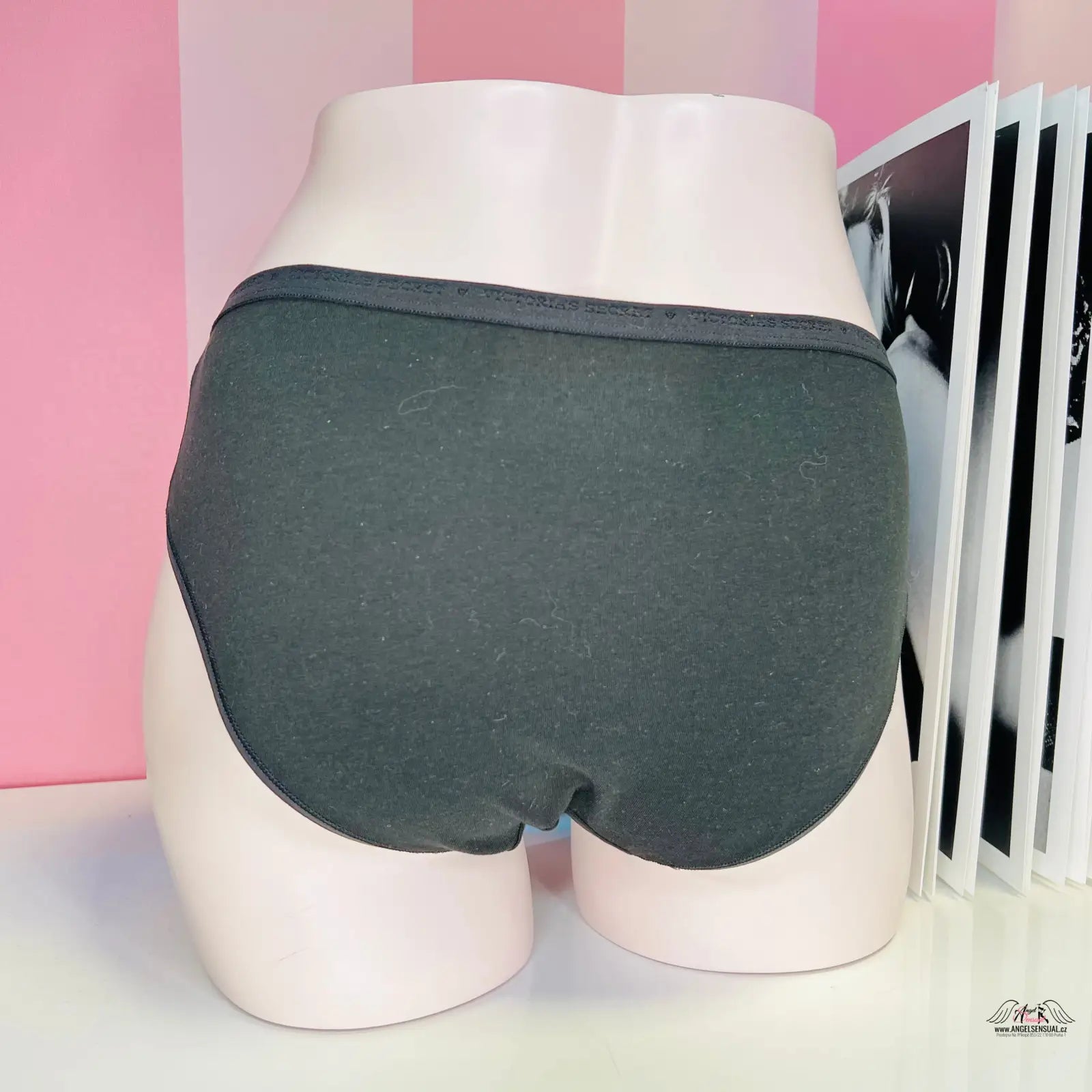 Gray bavlněné kalhotky s vyšším pasem na manekýně, Victoria’s Secret