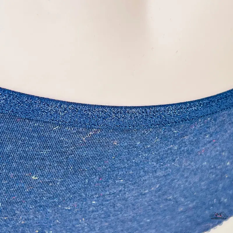 Blue bavlněné kalhotky s třpytivým elastickým pasem na světle