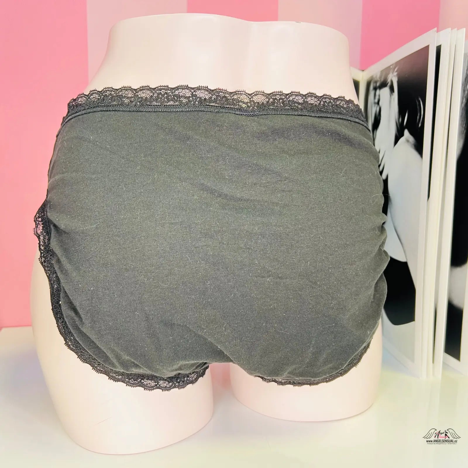Bavlněné kalhotky Victoria’s Secret s jemnou krajkou na spodním lemu